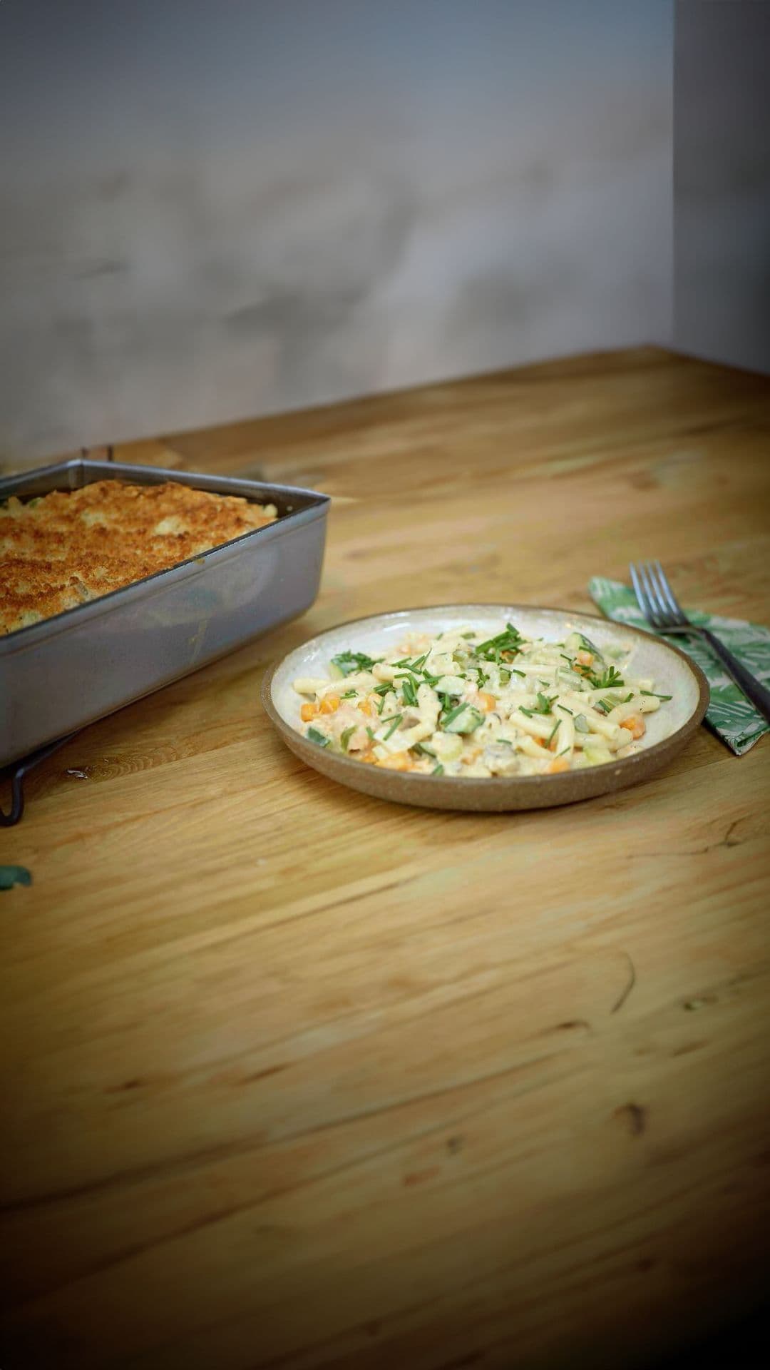 Macaroni met zalm en groentesaus