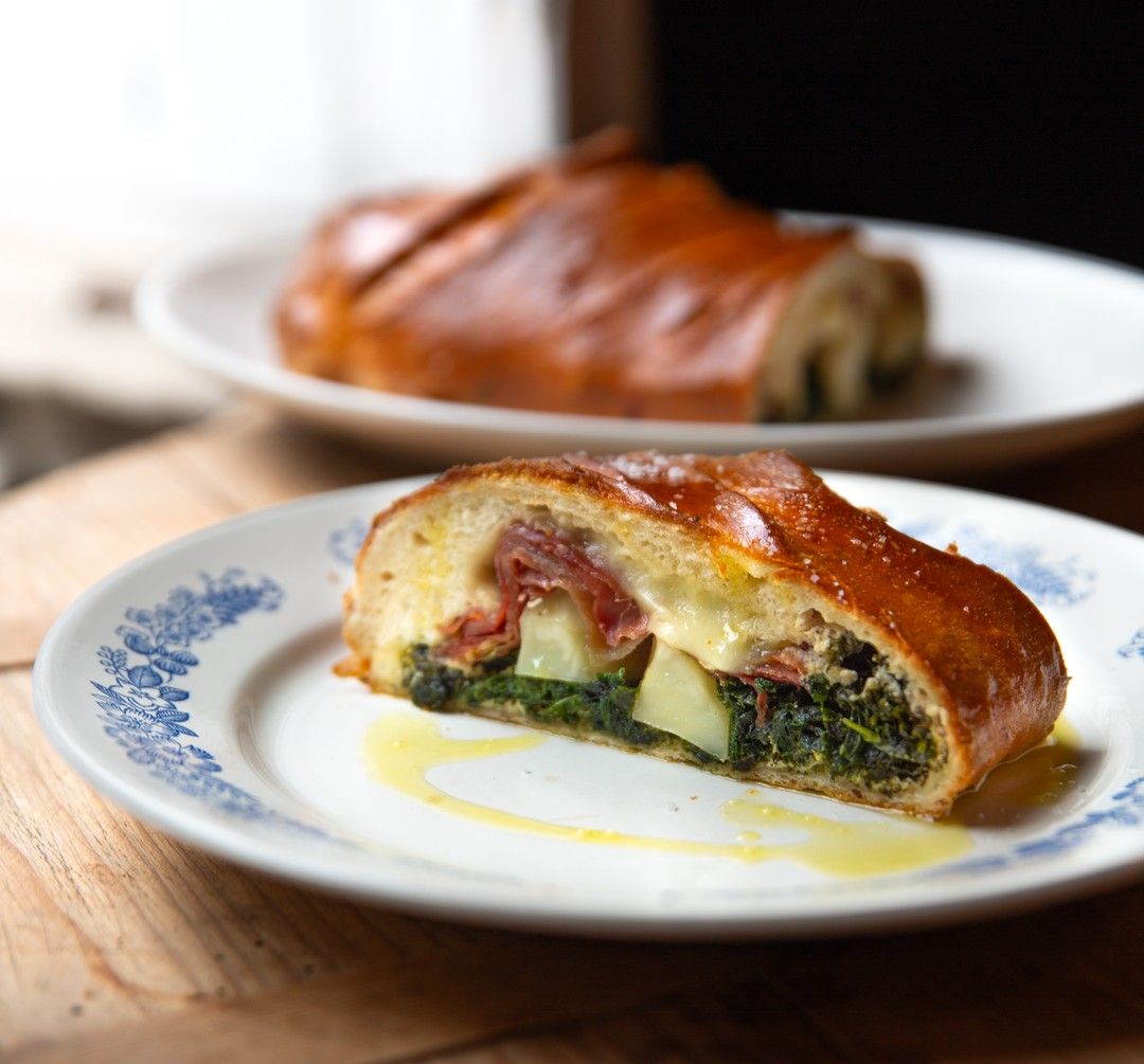 Stromboli met ricotta, aardpeer, boerenkool en Gandaham