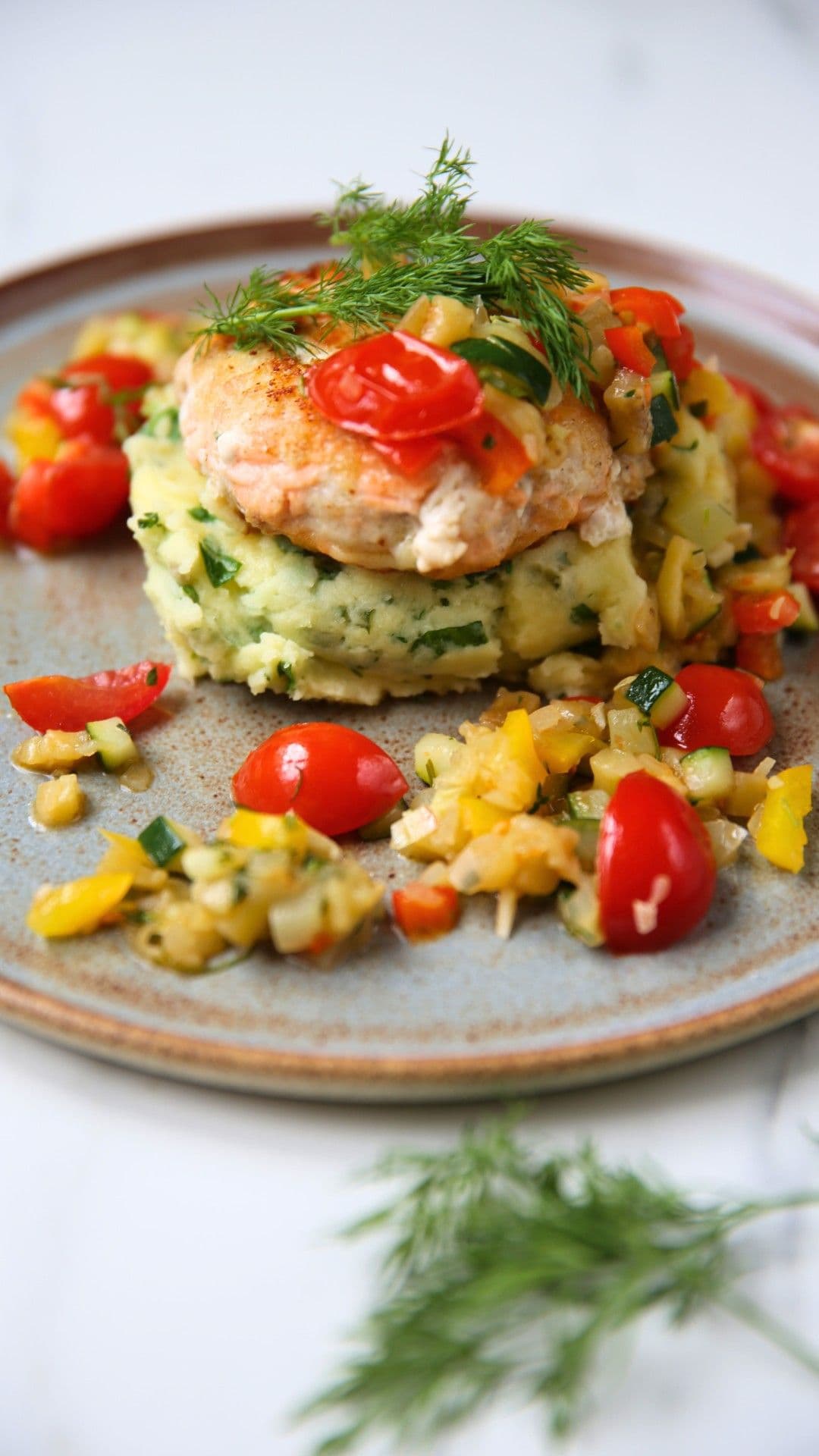 Visburger met ratatouille en groenekruidenpuree