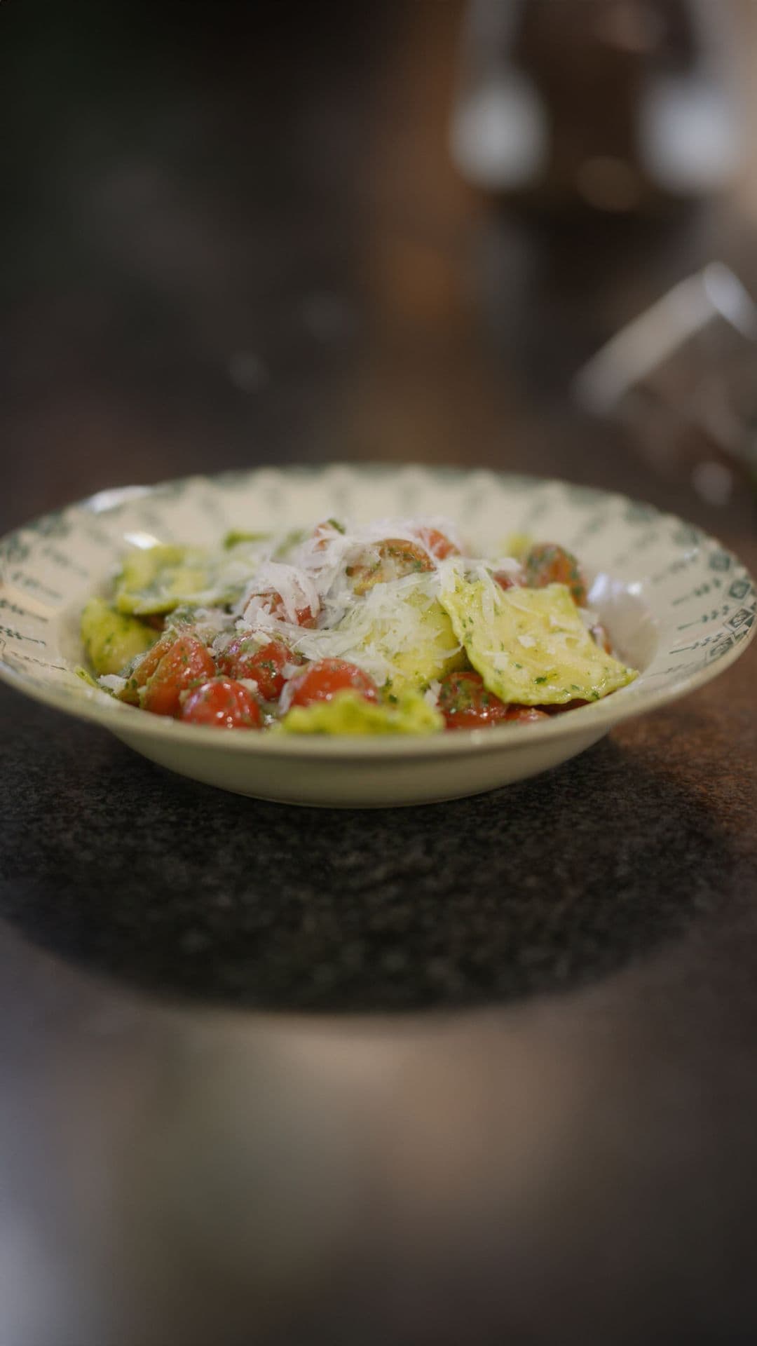 Ravioli met Parmezaanse kaas en salsa verde