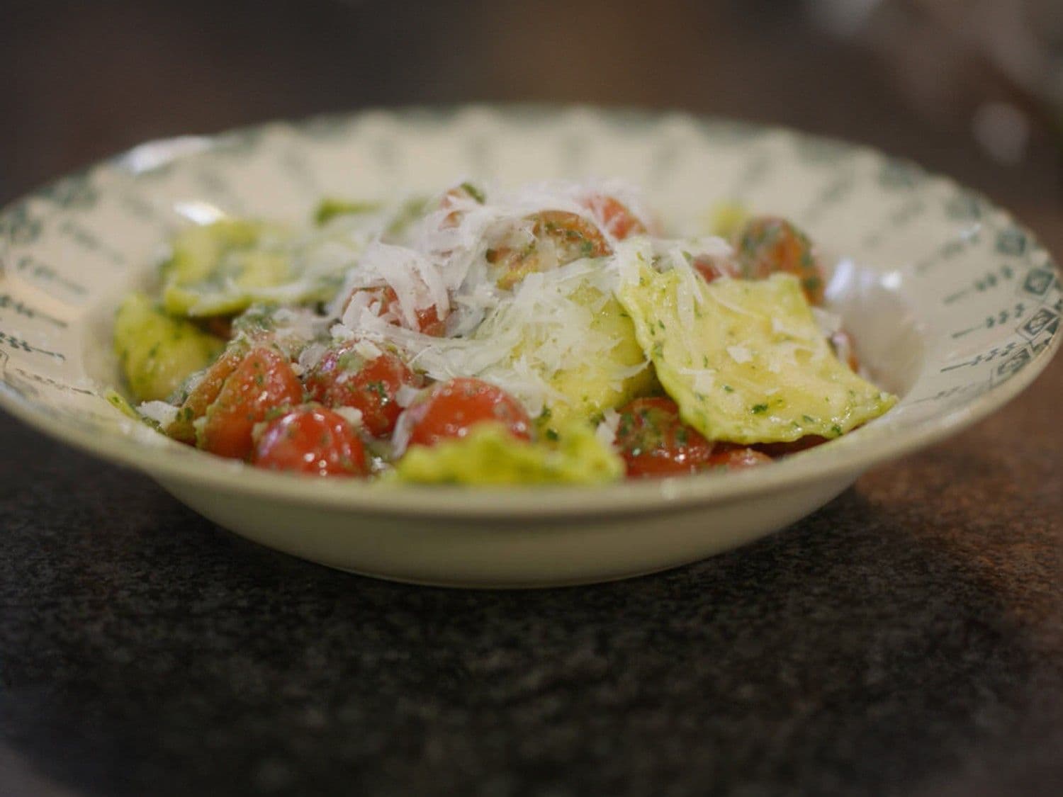 Ravioli met Parmezaanse kaas en salsa verde