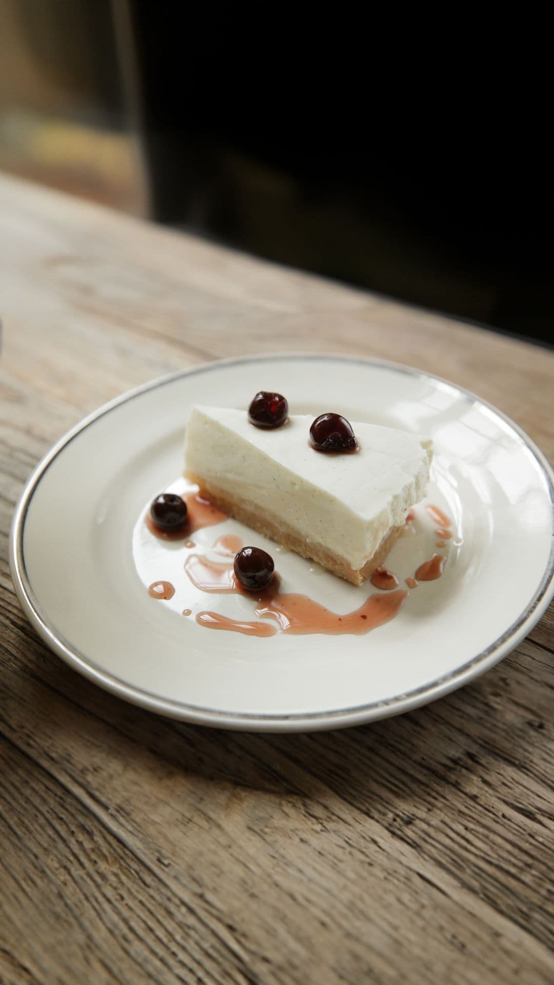 Cheesecake met marsepein en amarena kersen