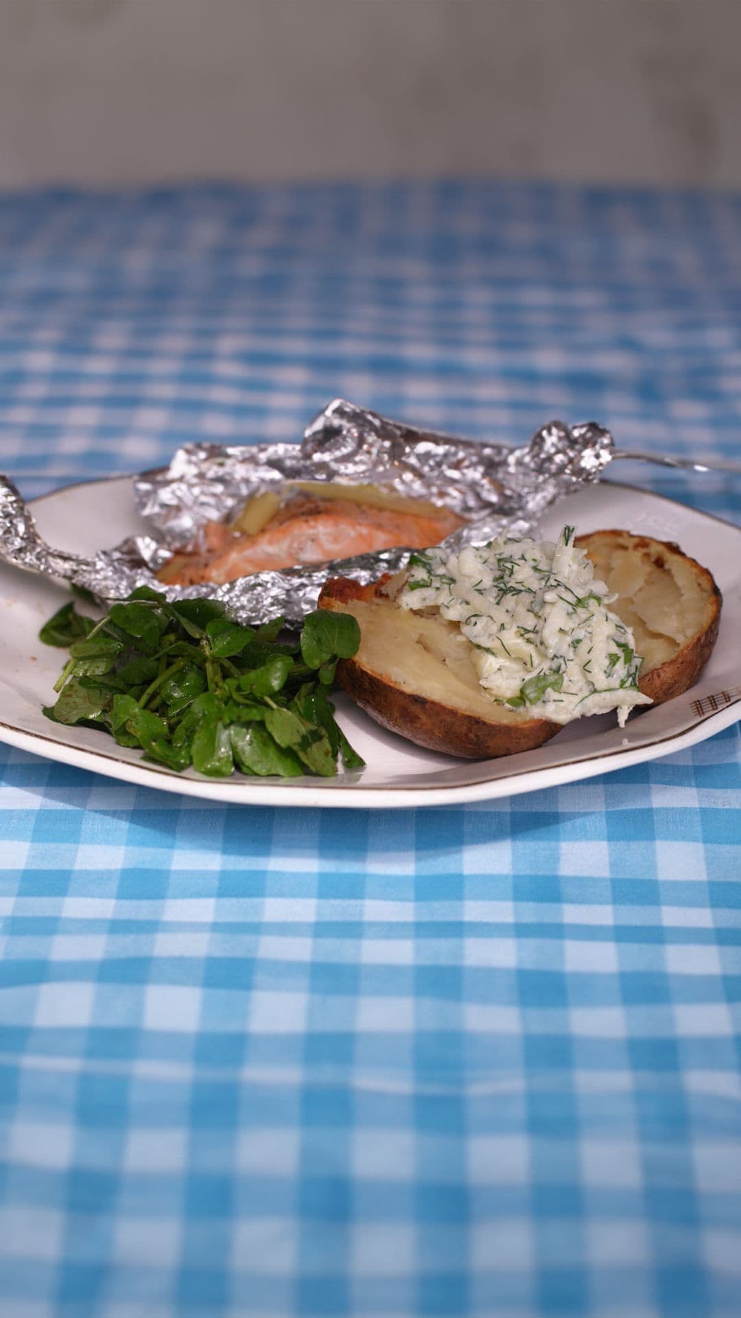 Gepofte aardappel met appeltsatziki en zalm