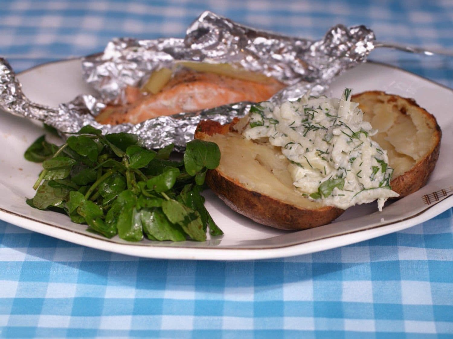 Gepofte aardappel met appeltsatziki en zalm