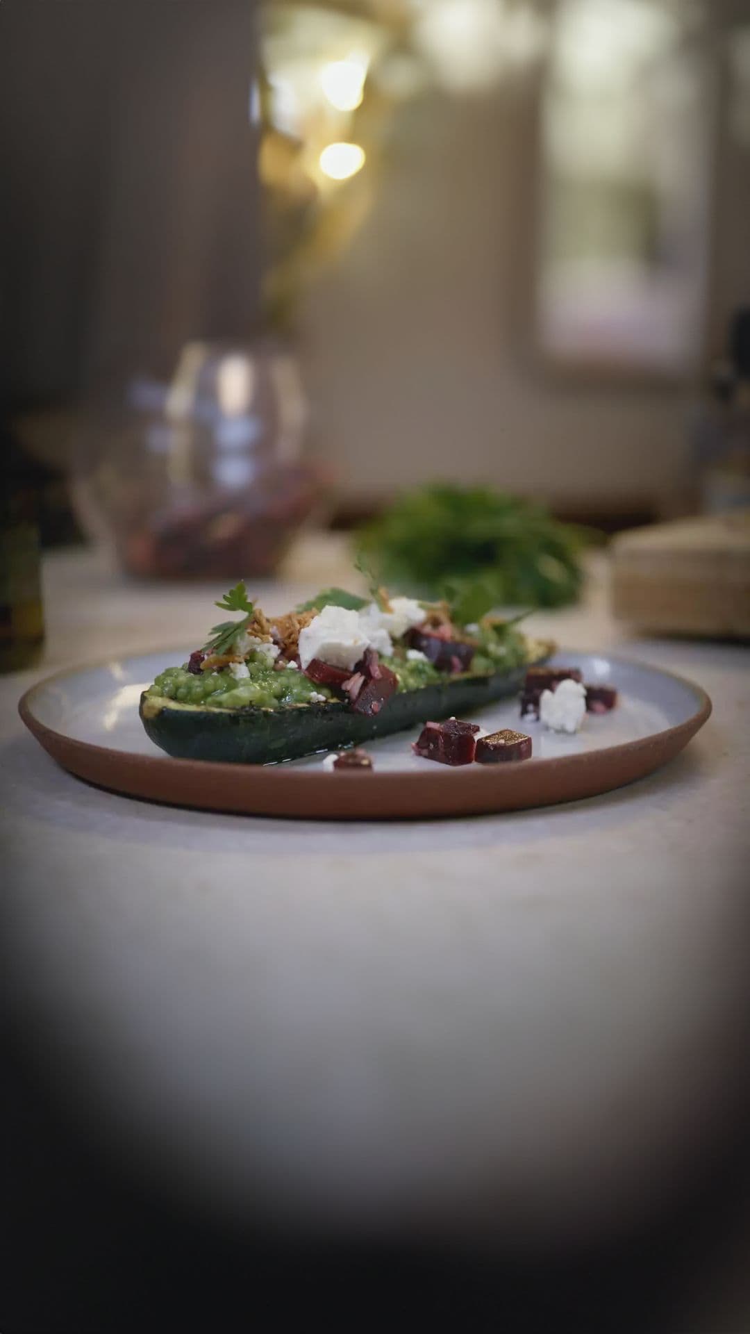 Parelcouscous met rode biet, courgette en feta