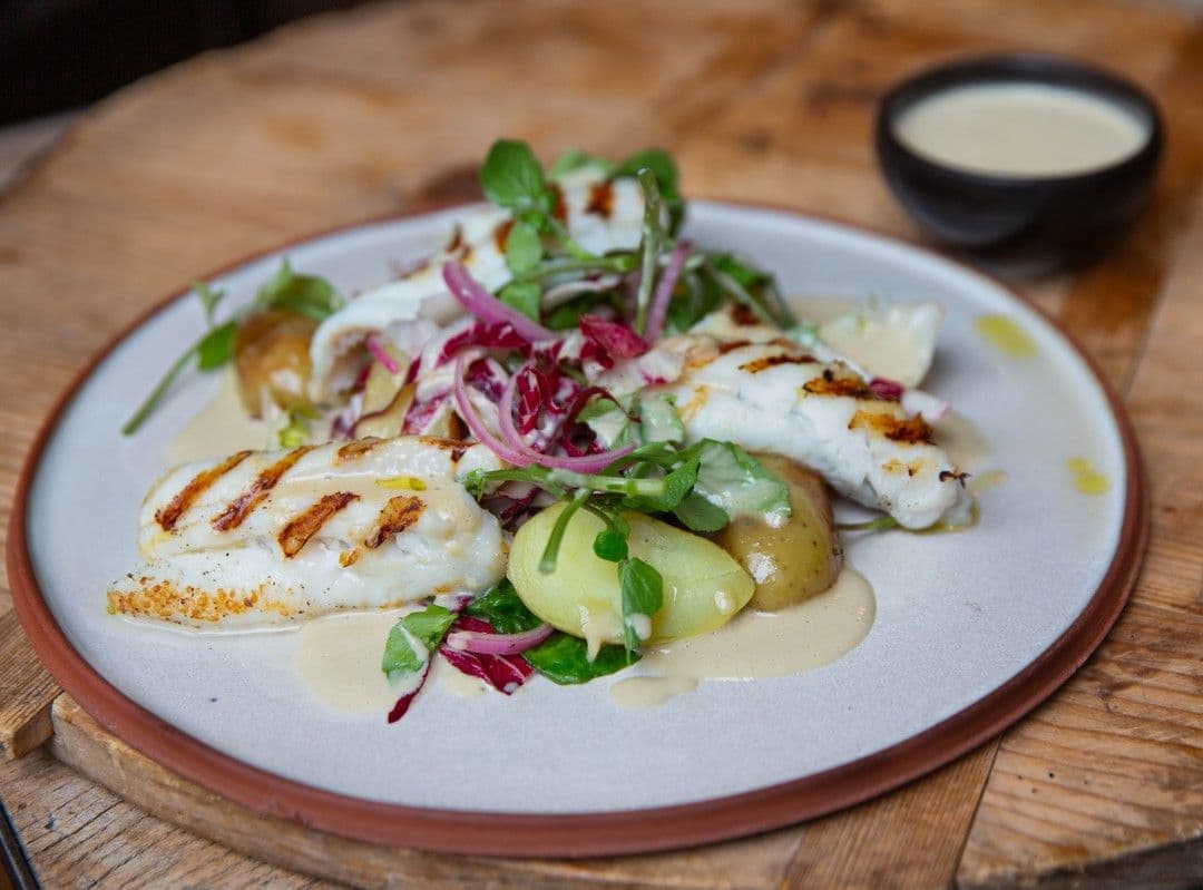 Salade van gegrilde schartong en radicchio met gebakken krieltjes