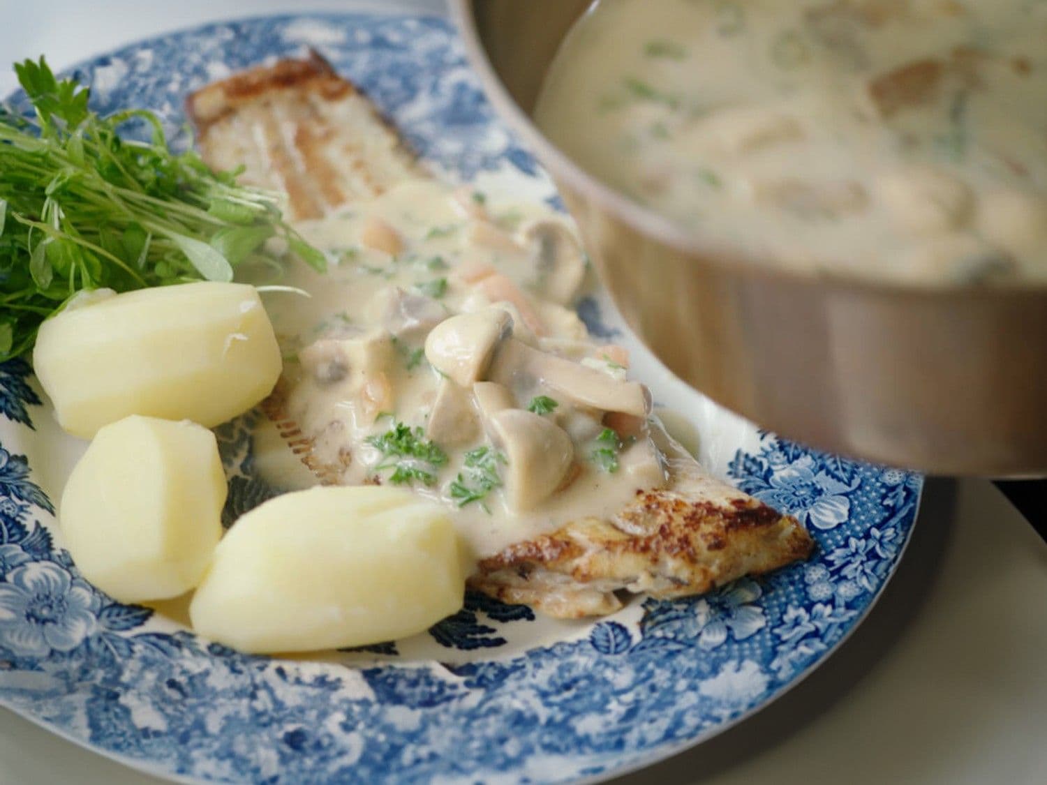 Zeetong met garnalen en aardappelen