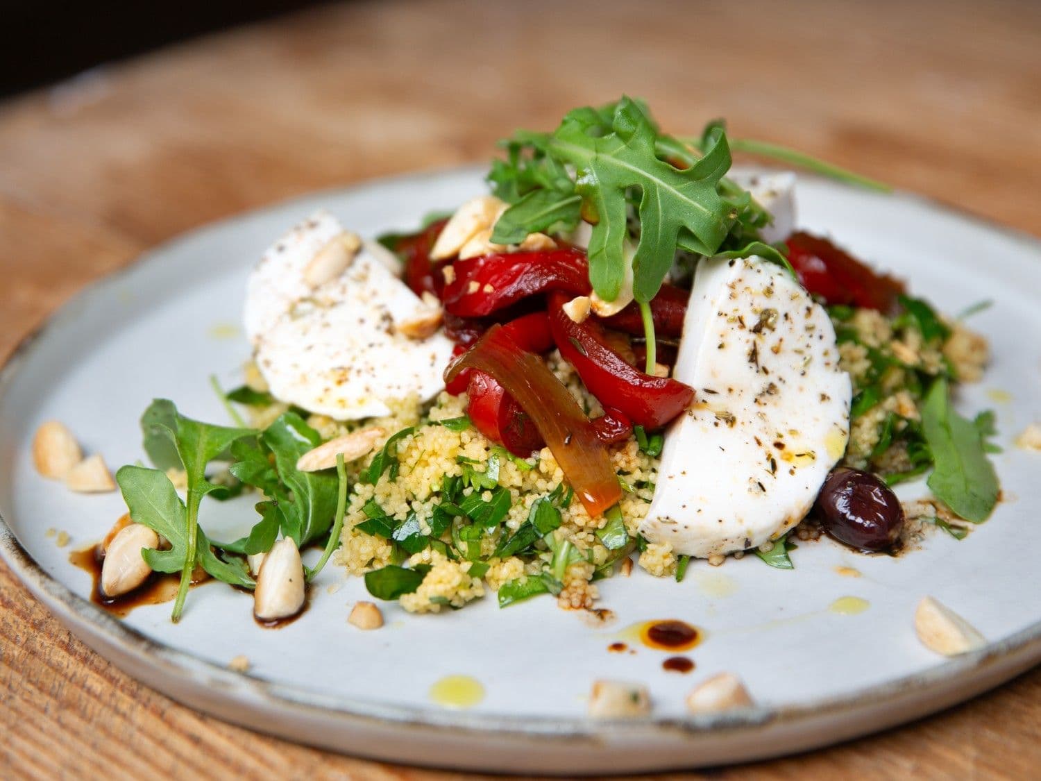 Tabouleh met gekonfijte paprika en vegan mozzarella