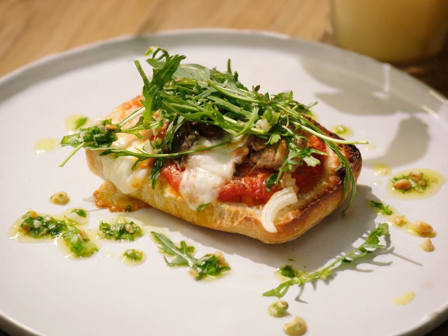 Ciabatta pizza 'al tonno'