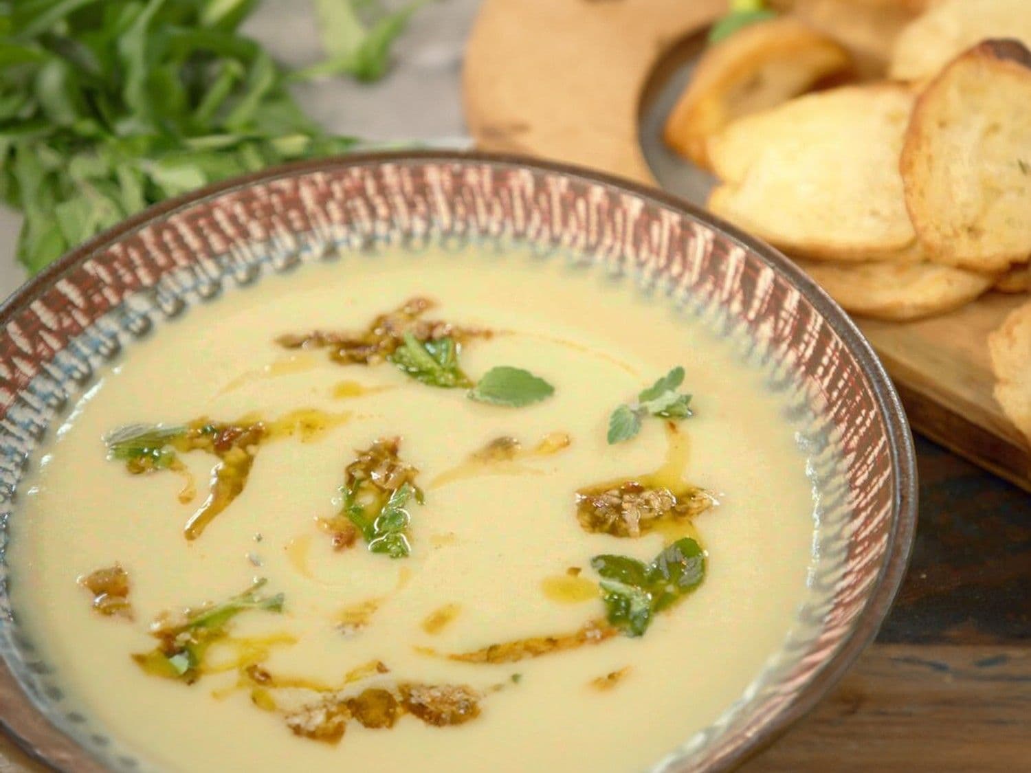 Witte bonensoep met champignonolie