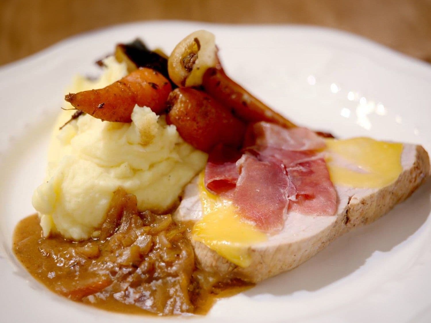 Orloff kalfsgebraad met wintergroenten en puree