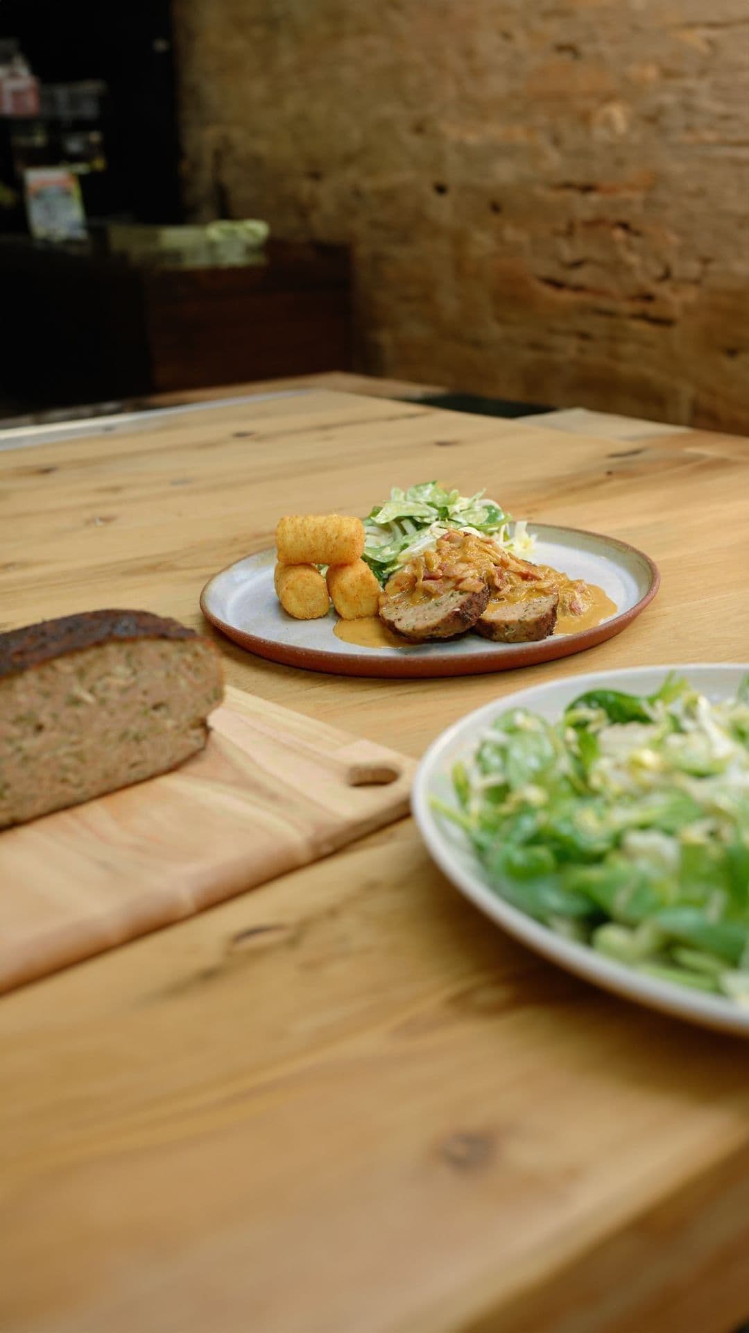Kalfsbrood met witloofroom en kroketten