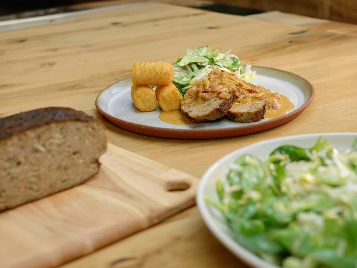Kalfsbrood met witloofroom en kroketten