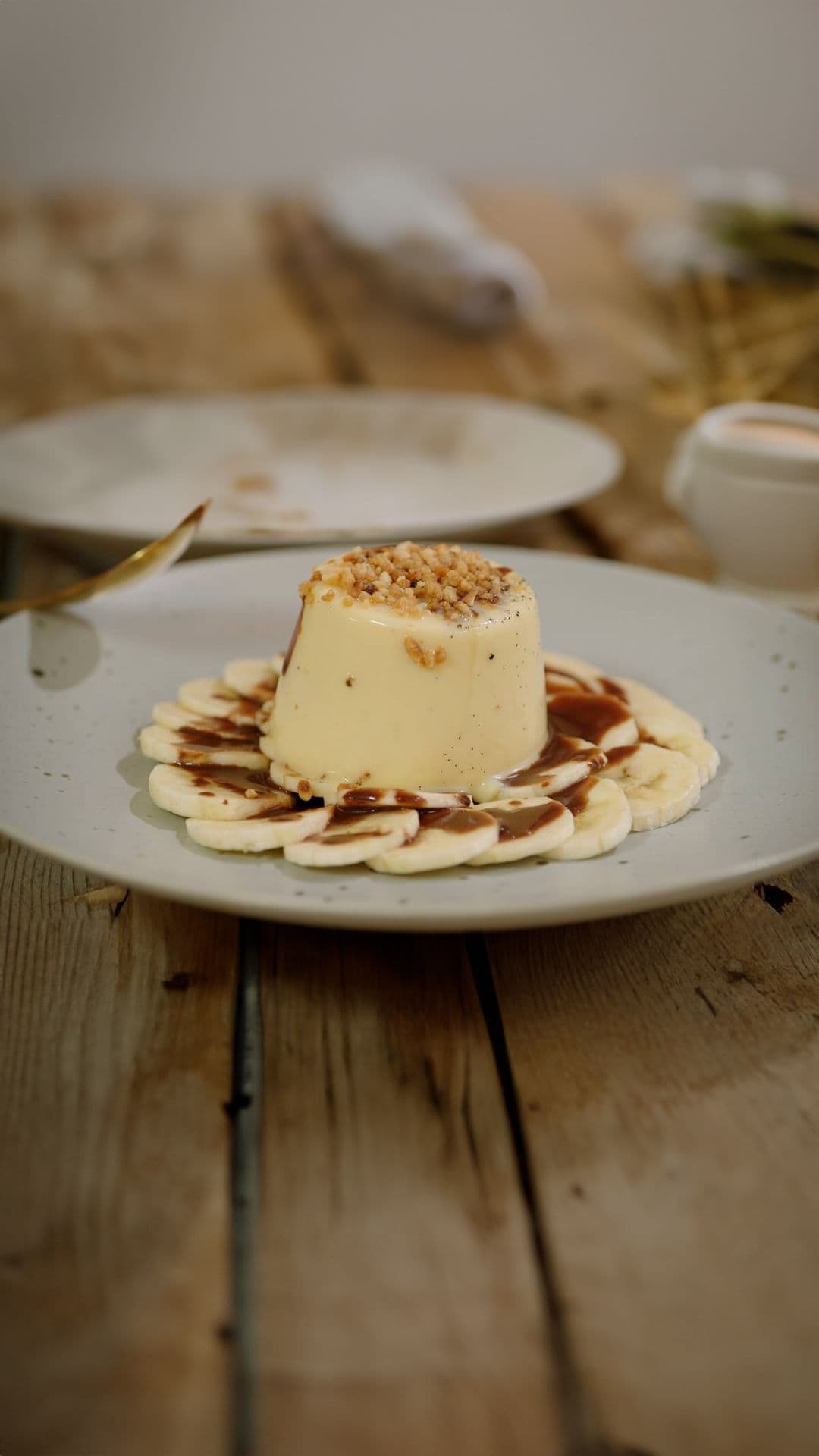 Panna cotta van advocaat met banaan en chocolade