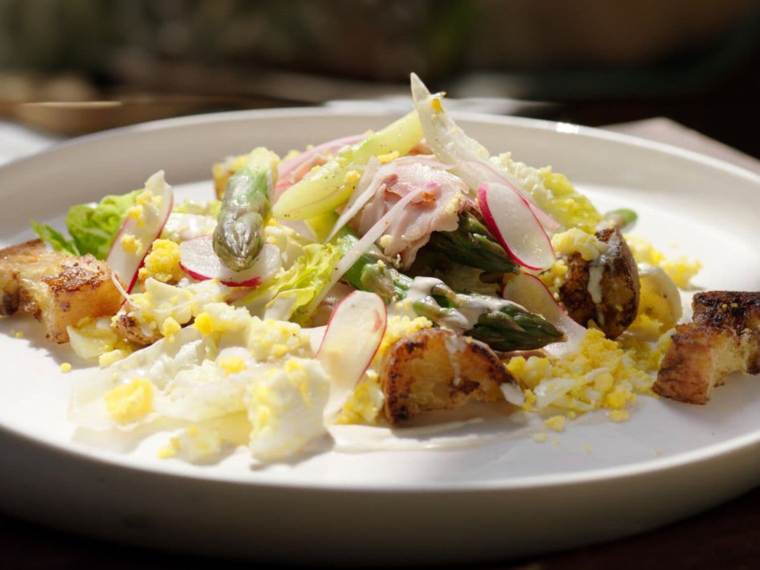 Salade van groene asperges, Meesterlyck-ham en mimosa van ei