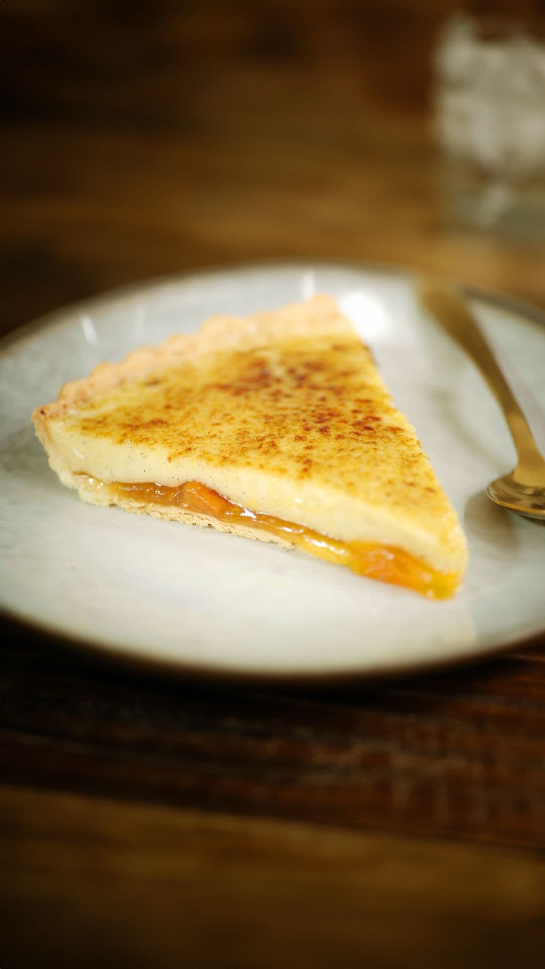 Crème brûlée-taart met abrikozen