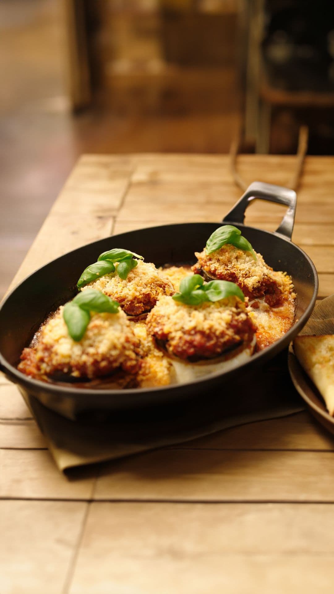 Ovenschotel met koolrabi, aubergine en parmezaan
