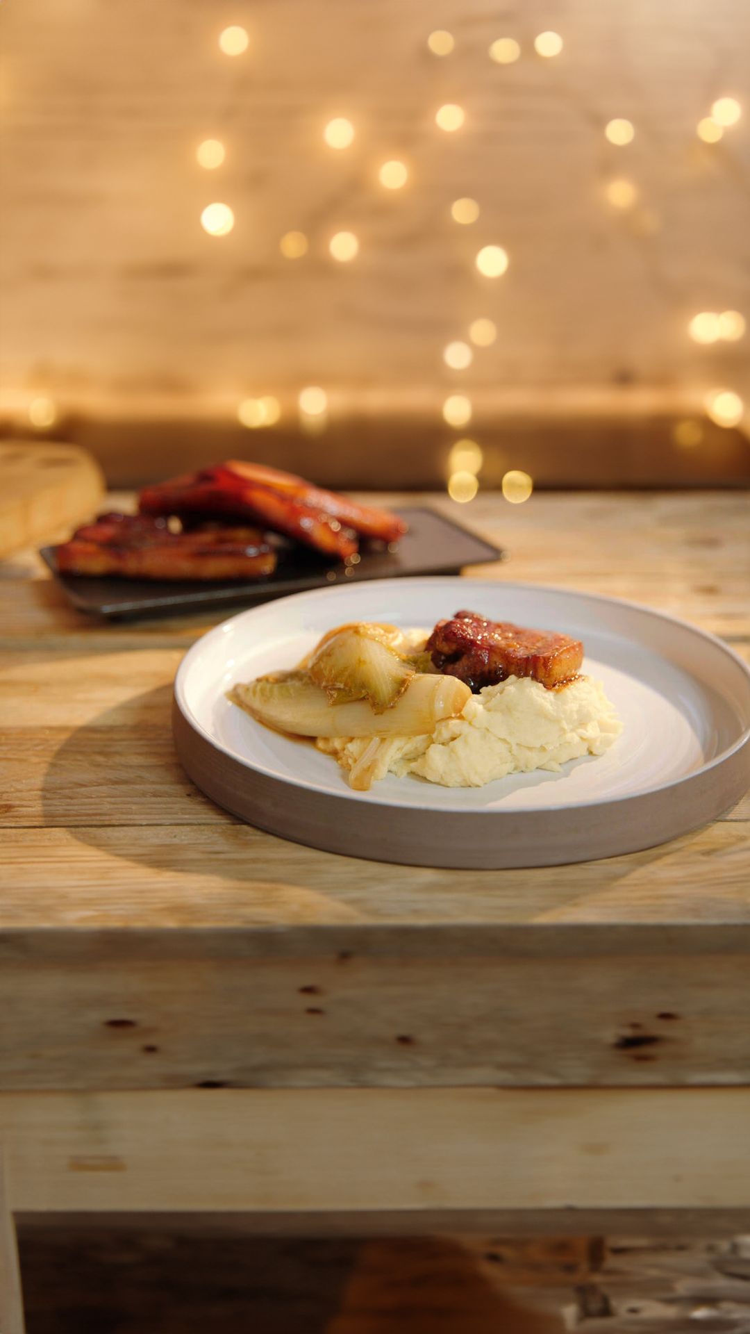 Gebakken spek met mosterdpuree en witloof