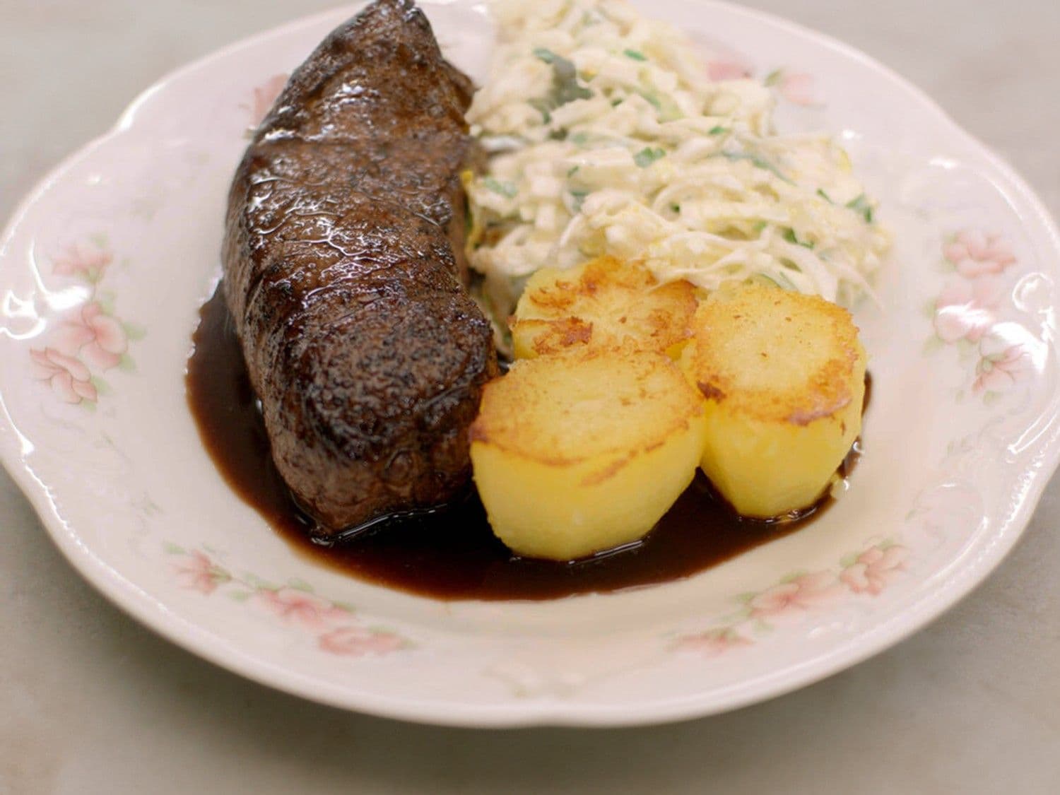 Tournedos met rode wijnsaus en fondant-aardappelen