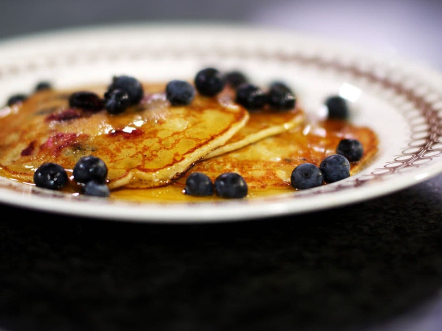 Pannenkoeken op z'n Amerikaans met bosbessen en esdoornsiroop
