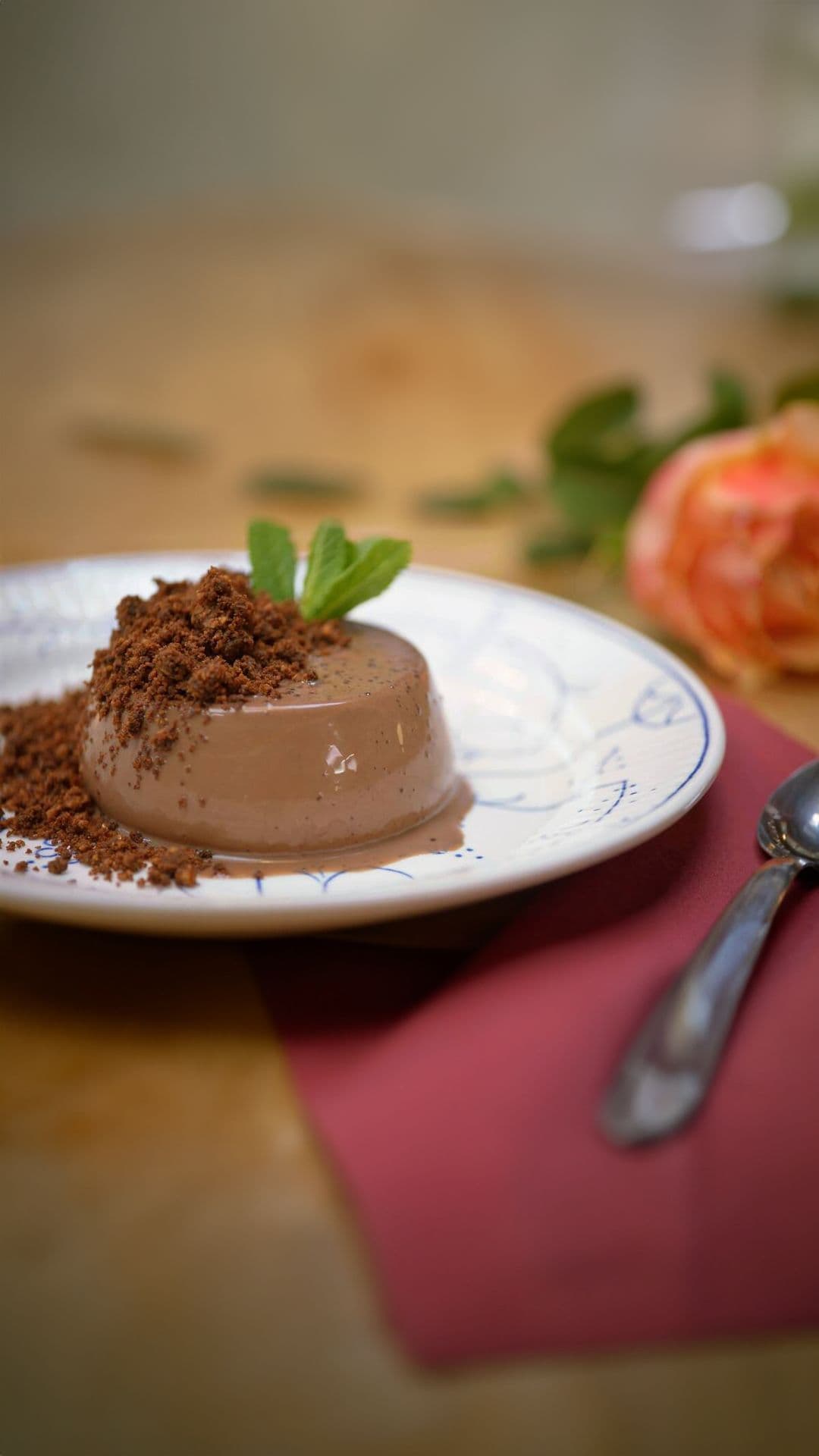 Chocolade panna cotta met chocoladecrumble