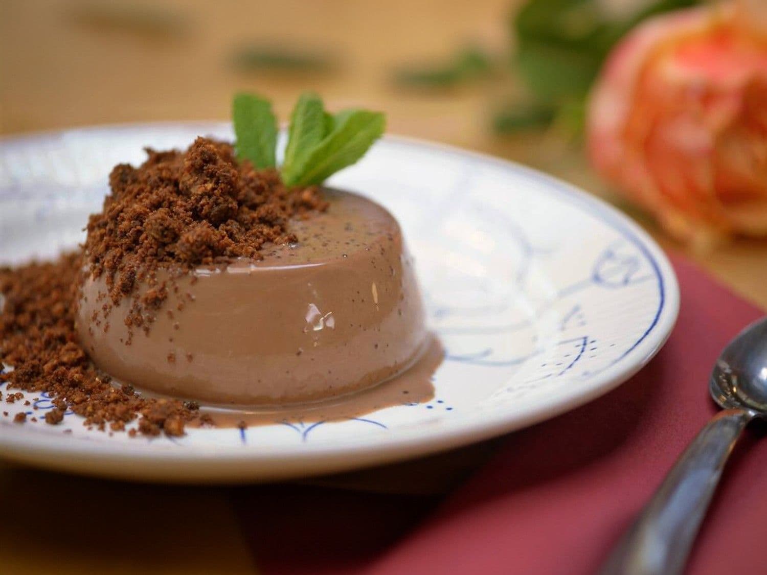 Chocolade panna cotta met chocoladecrumble