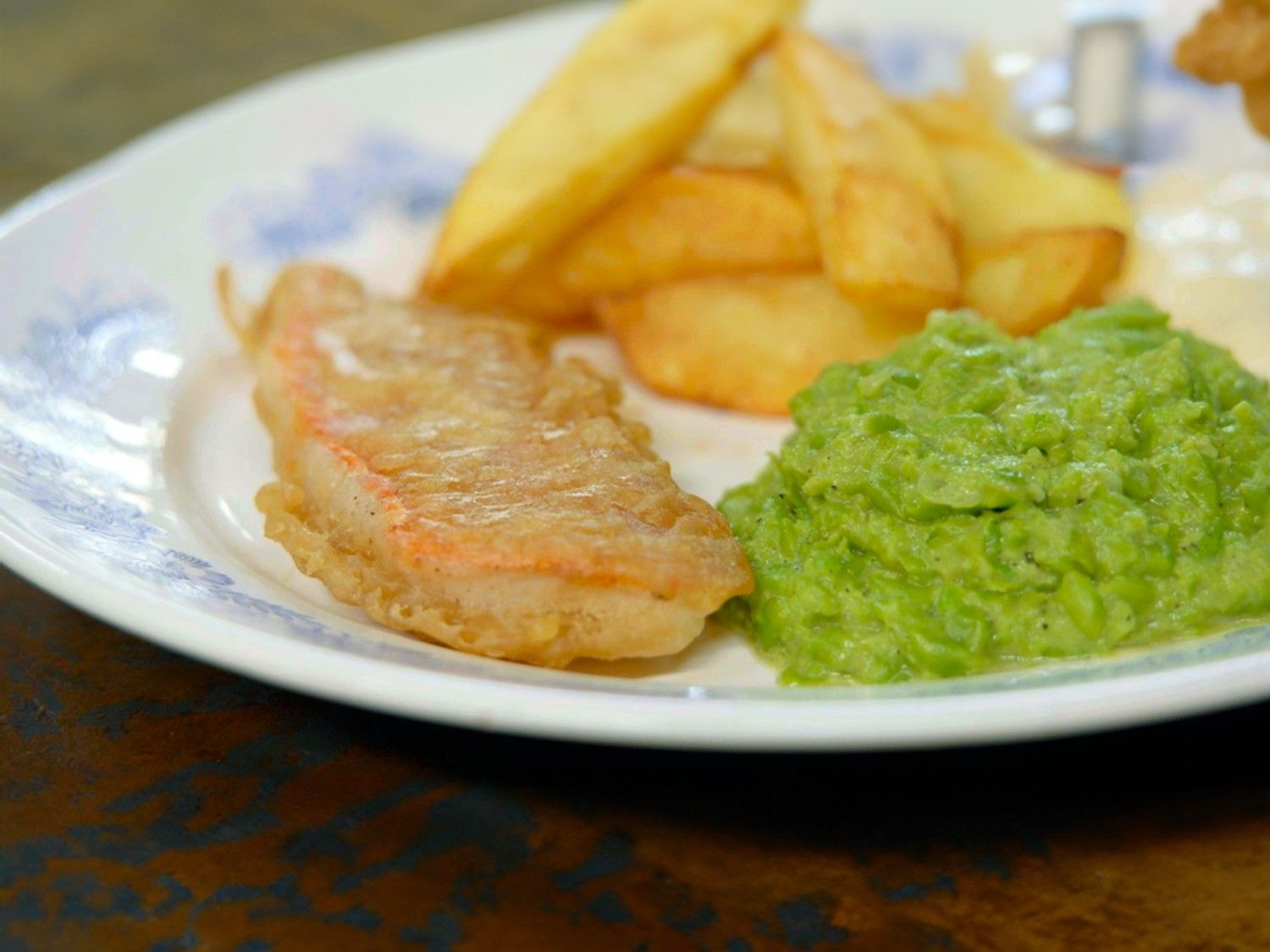 Fish and chips met mushy peas