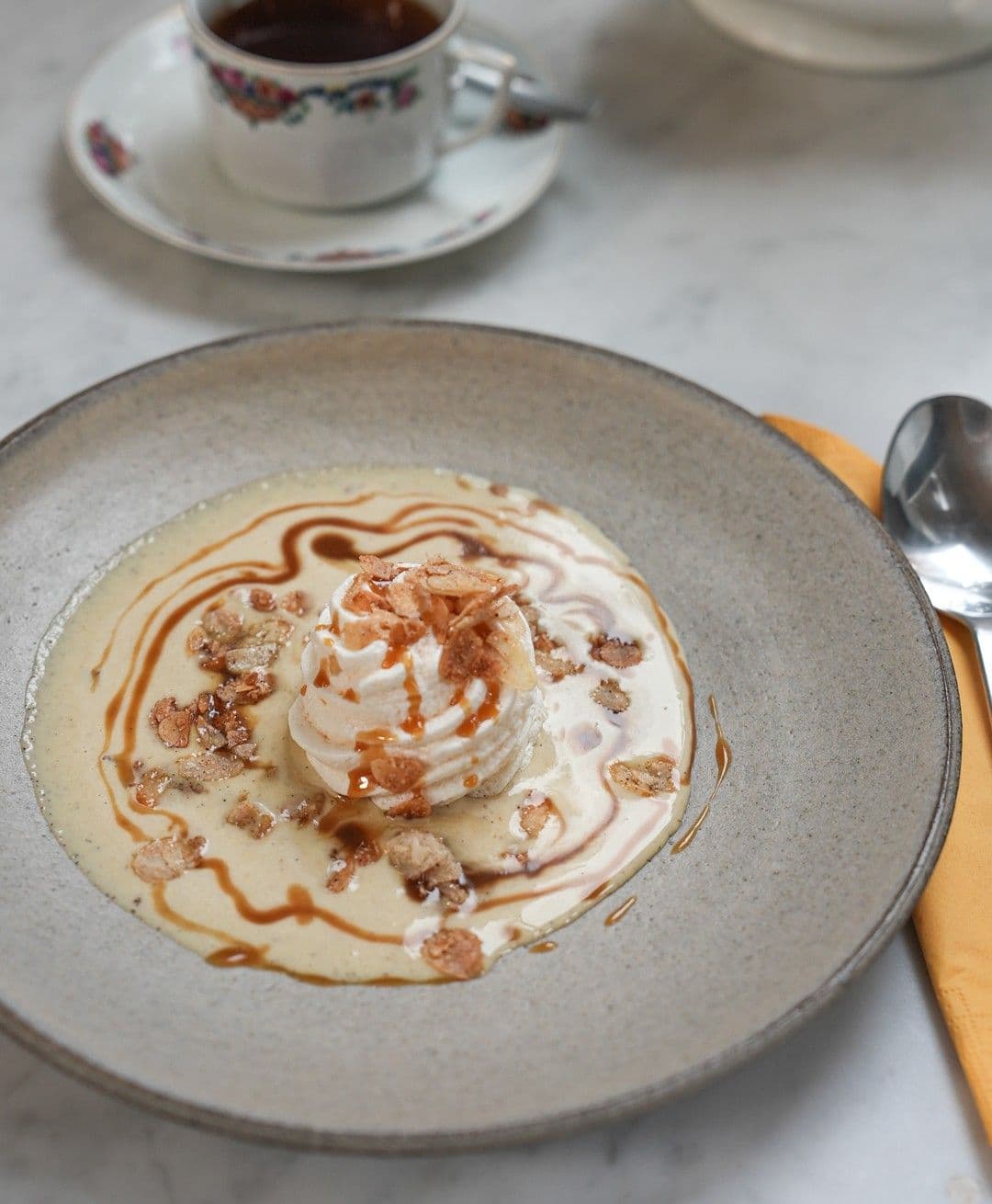 île flottante, vanillesaus met speculaas en karamel