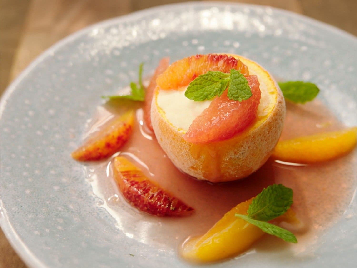 Gevulde sinaasappel met parfait van sinaasappel