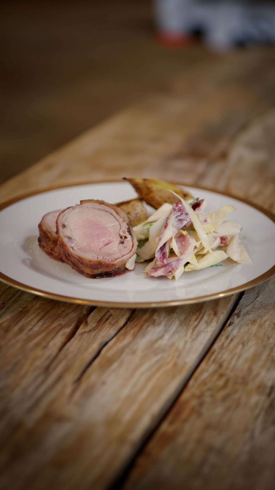 Varkenshaasje met spek, Ratte du Touquet en witloofsalade