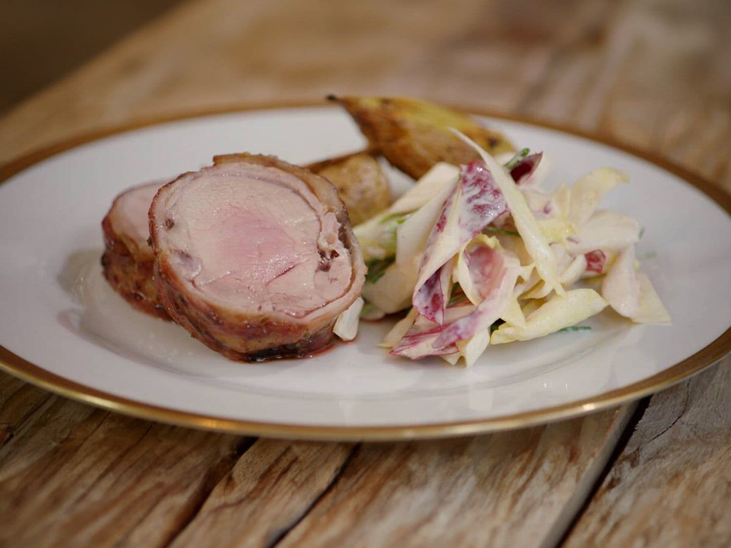 Varkenshaasje met spek, Ratte du Touquet en witloofsalade