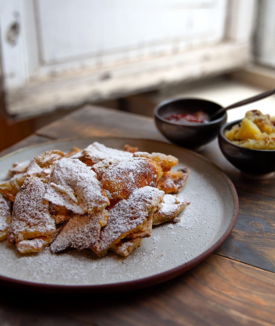 Kaiserschmarrn met appel en rozijnen