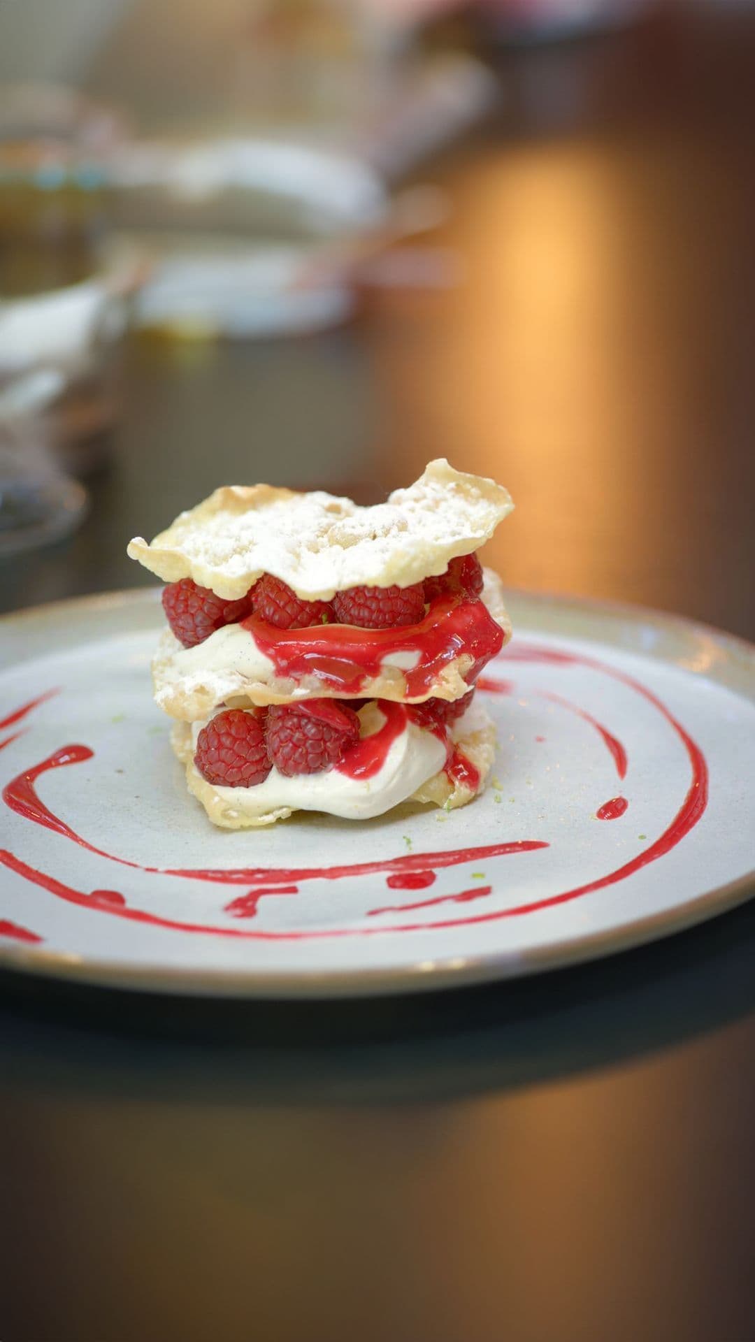 Millefeuille van wonton met frambozen en ricotta