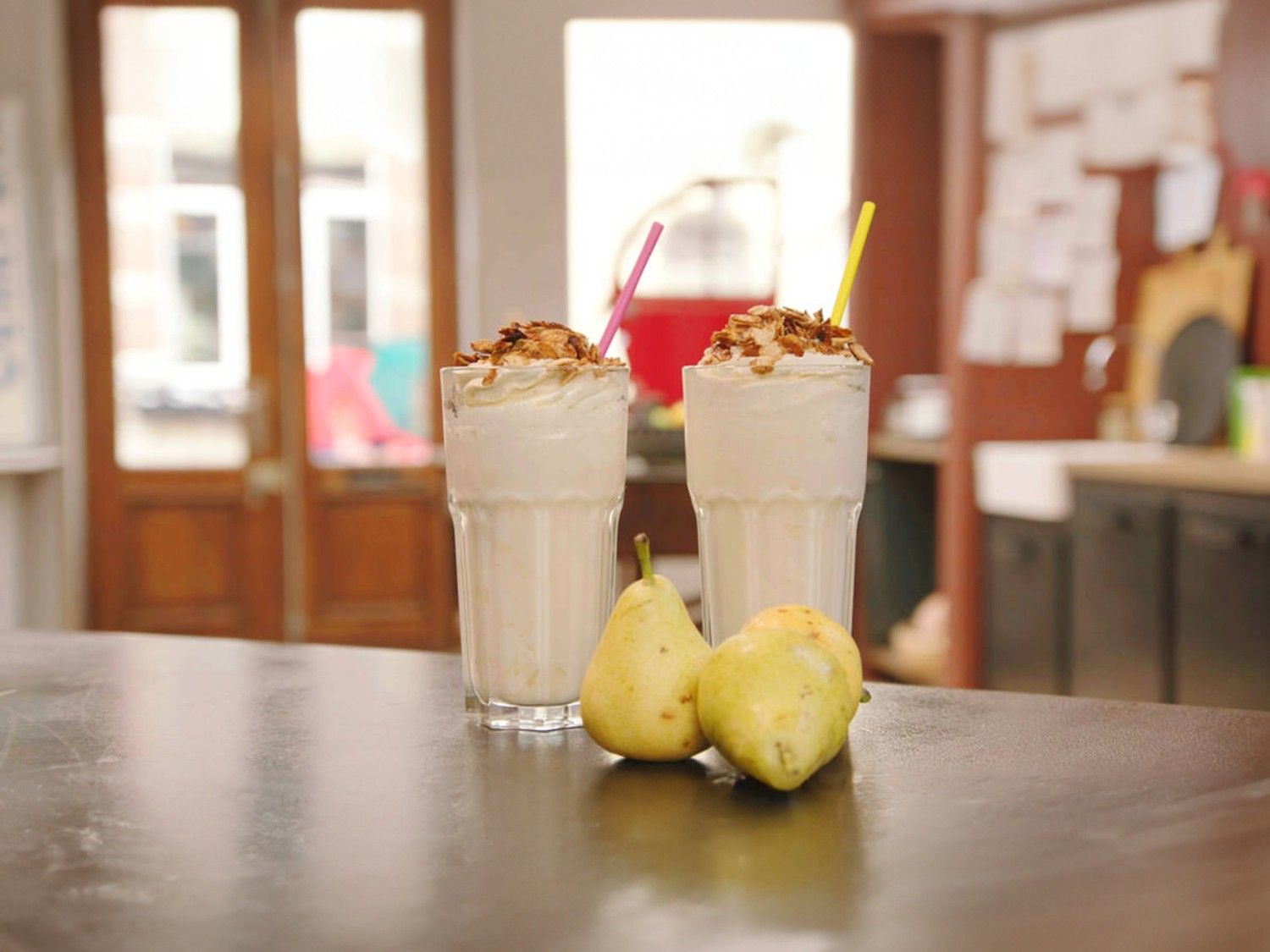 Shakespear milkshake met peer en yoghurtijs