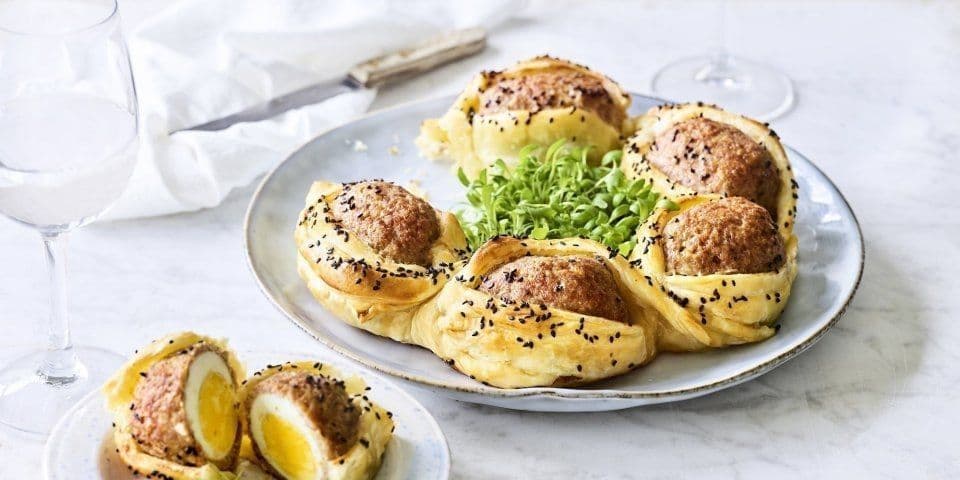 Bladerdeegkrans van vogelnestjes
