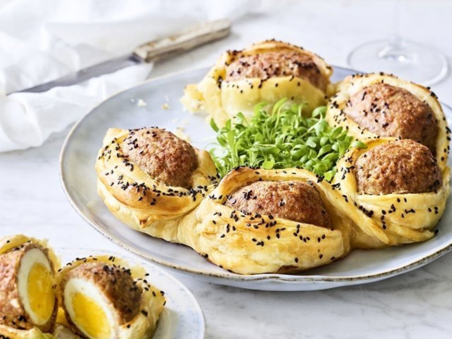 Bladerdeegkrans van vogelnestjes