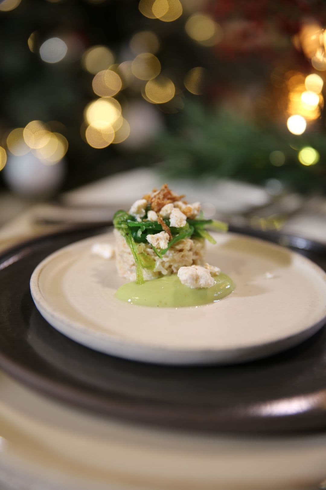 Krabsla met avocado-komkommercoulis