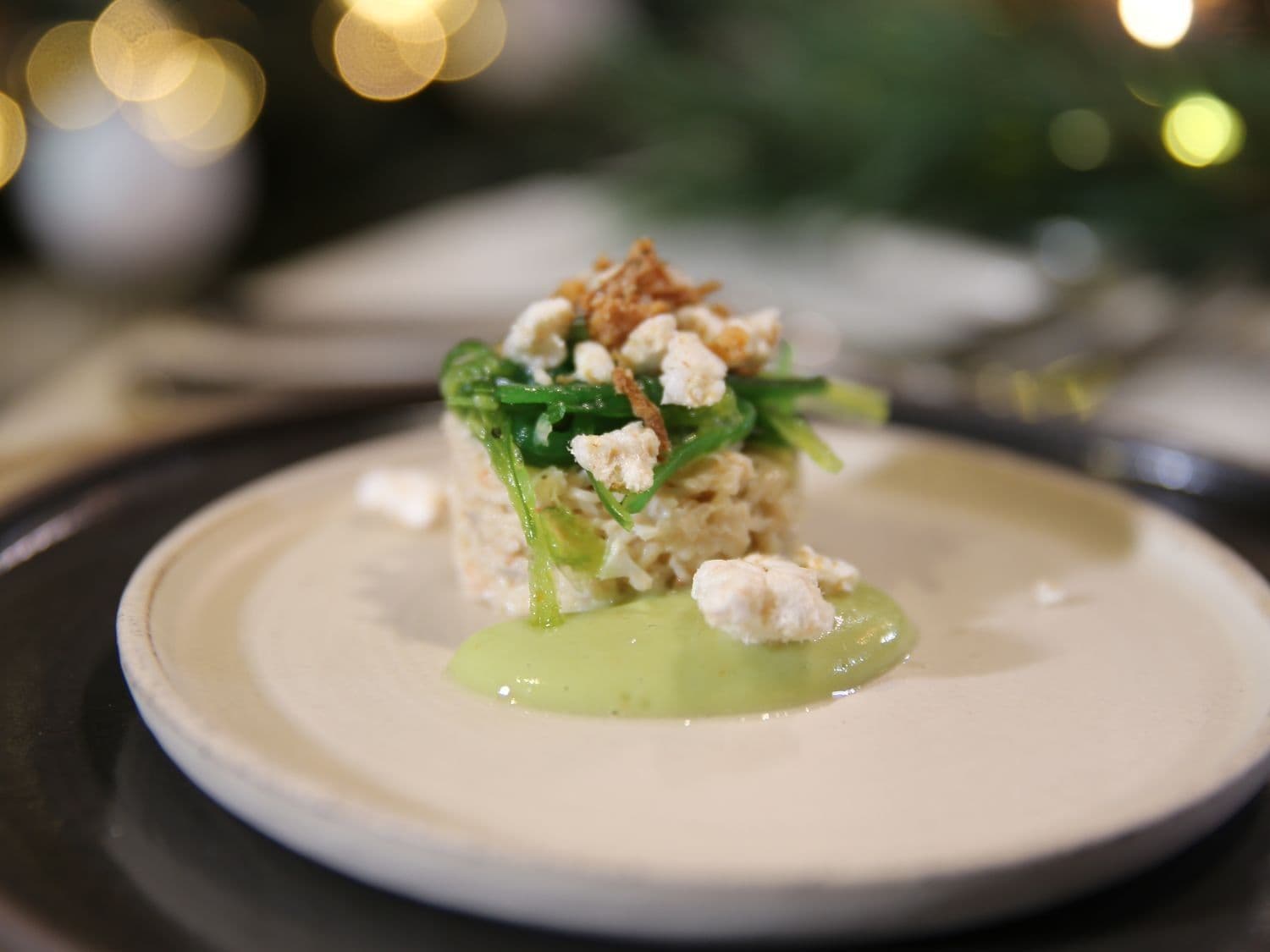 Krabsla met avocado-komkommercoulis