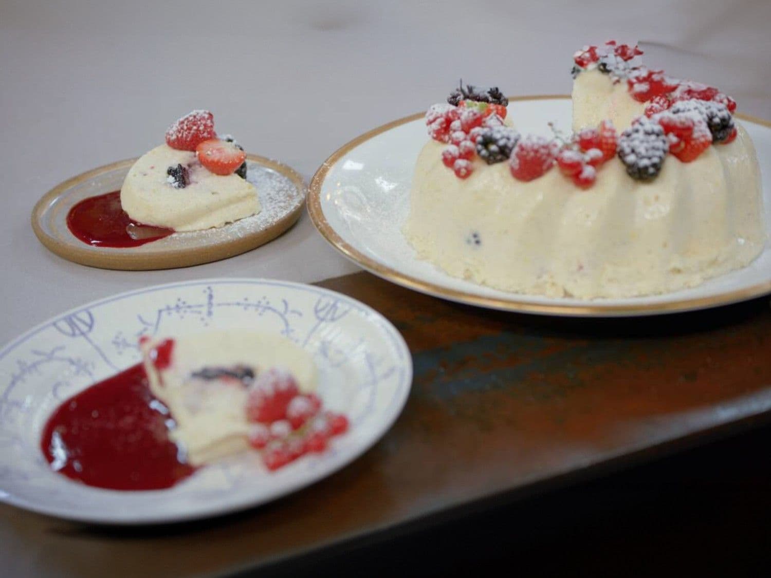 Vanillebavarois met citroen en rood fruit