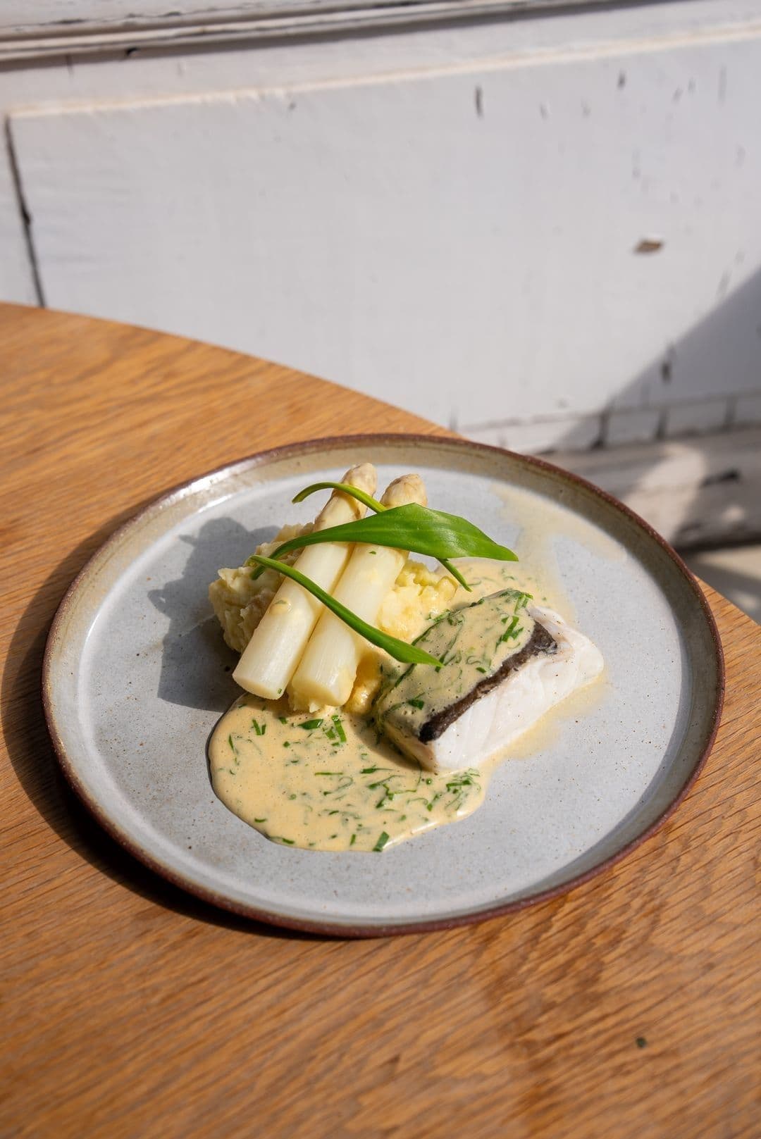 Kabeljauw met aspergepuree en Hollandaise met daslook