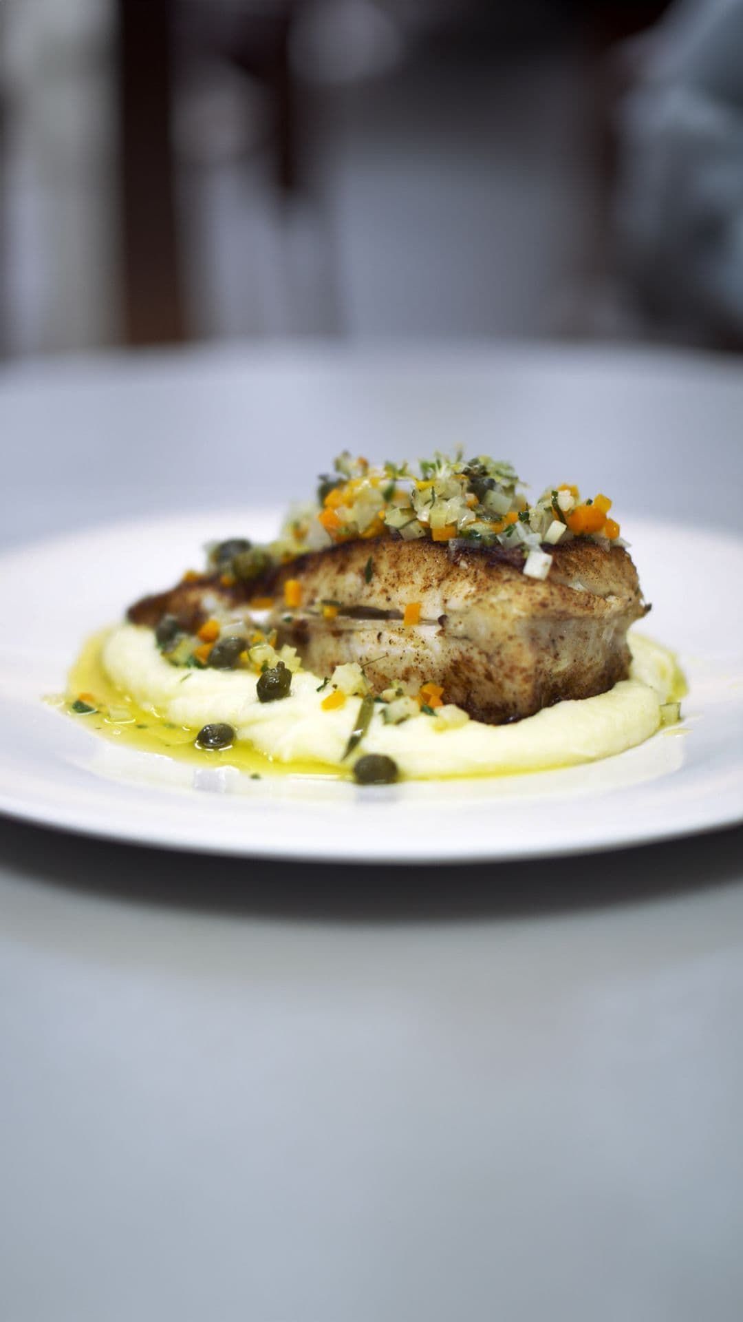 Gebakken griet met warme groentevinaigrette en aardappelmousseline