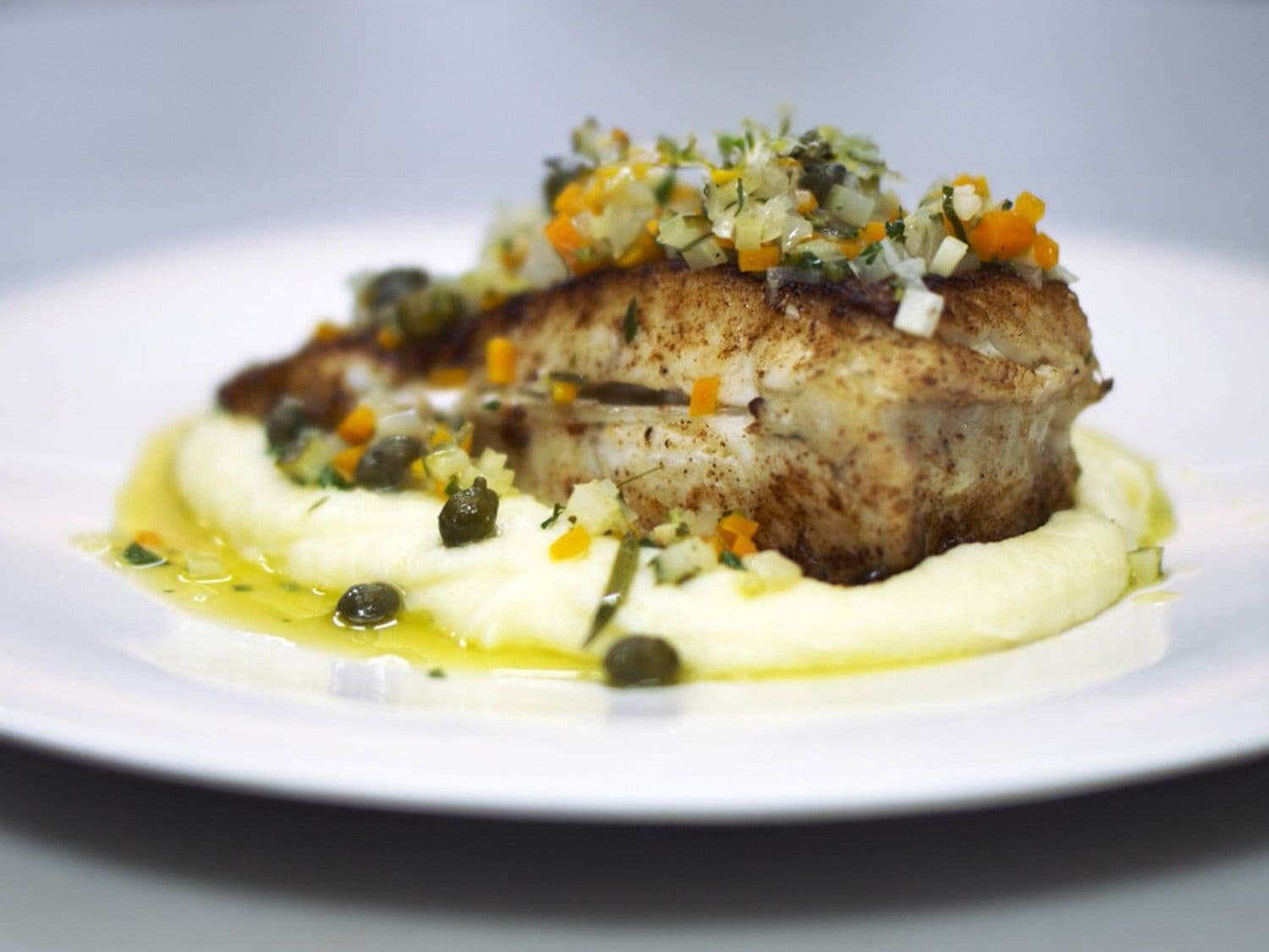 Gebakken griet met warme groentevinaigrette en aardappelmousseline