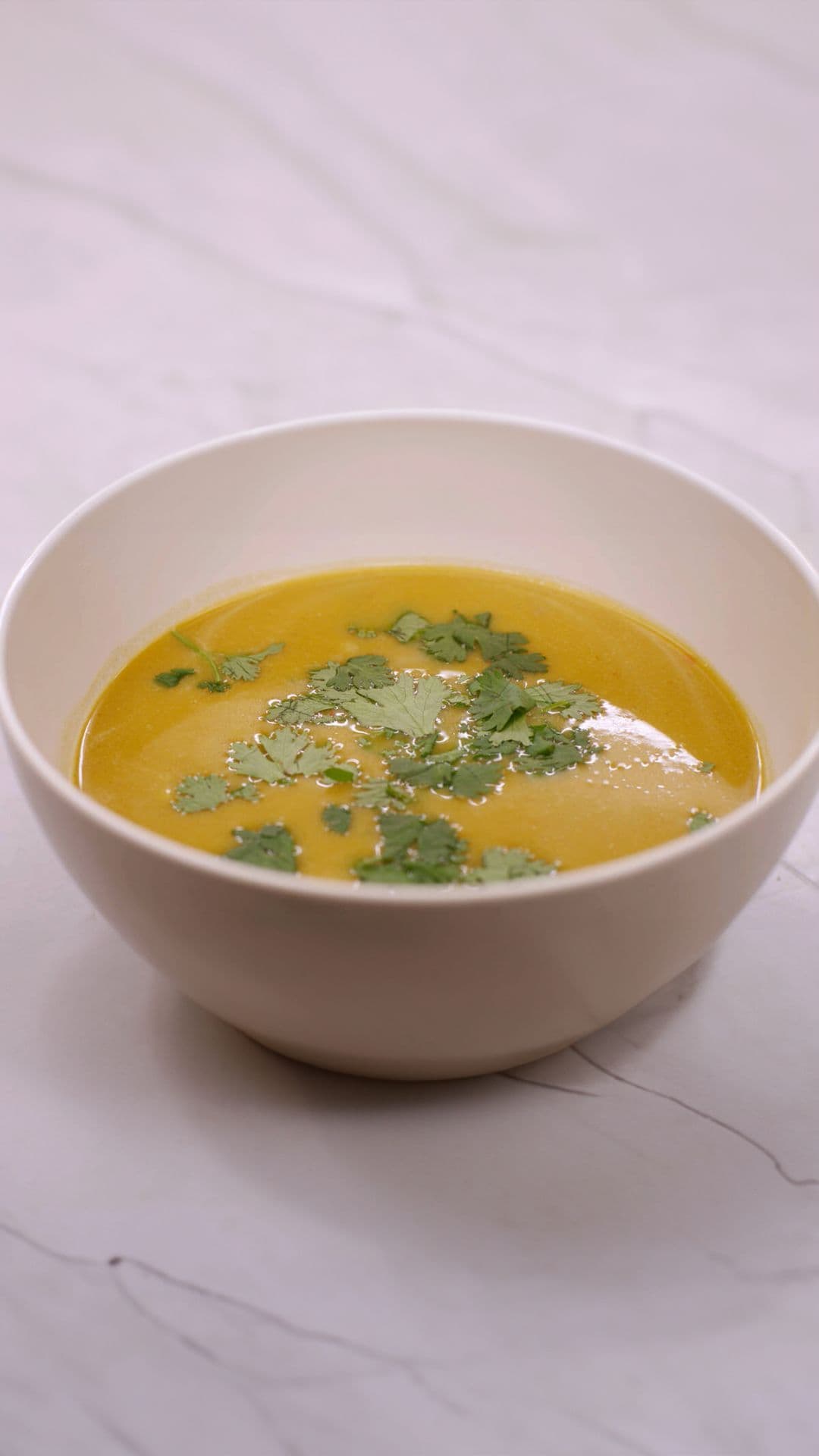Pompoensoep 'tandoori' met kip en kokosmelk