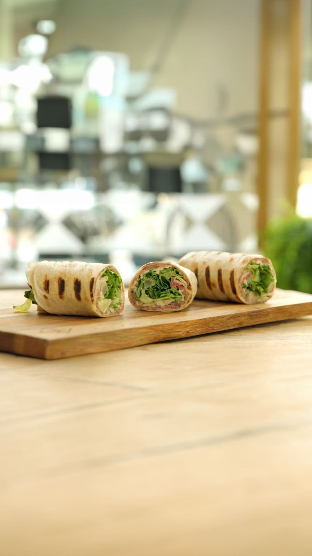 Gegrilde wrap met rosbief en knolselderremoulade