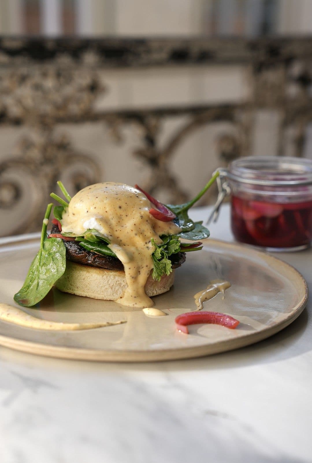 Portobello 'Benedicte' met truffel hollandaise