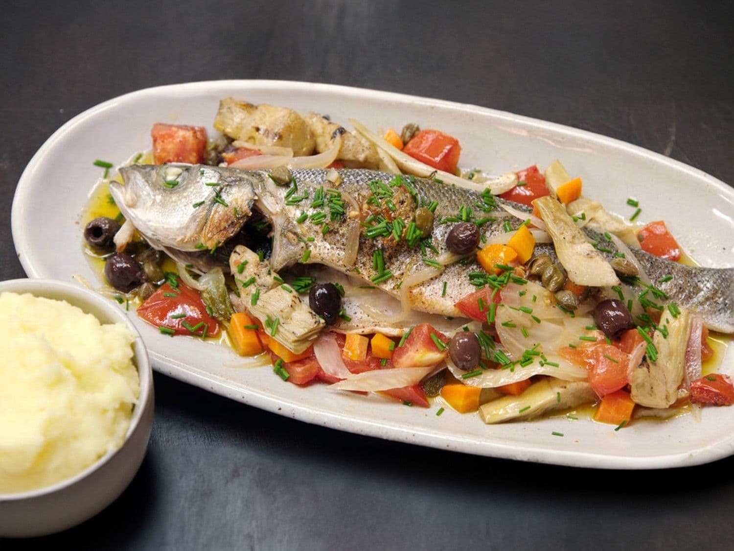 Zeebaars met groenten in oven en puree 