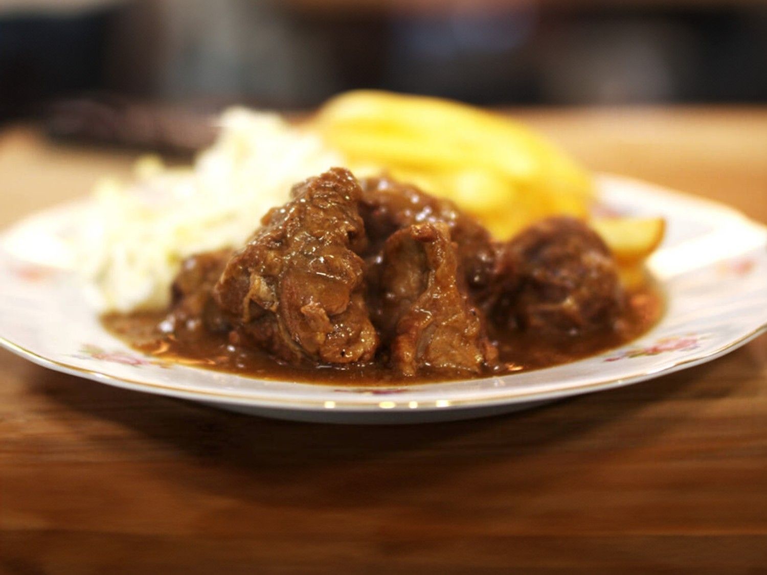 Varkenswangen met rodenbach en frietjes