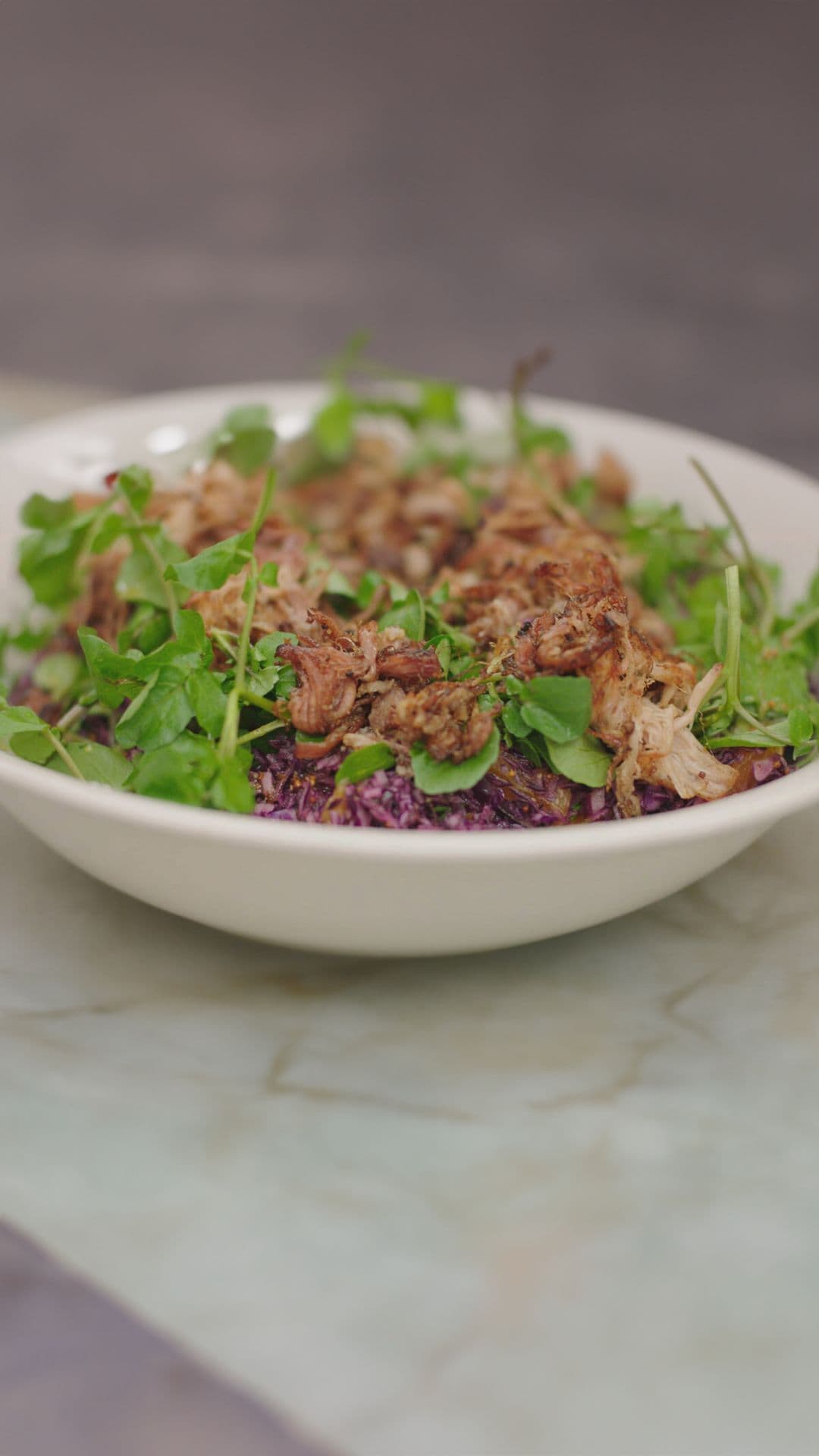 Winterse salade met spek en rodekool