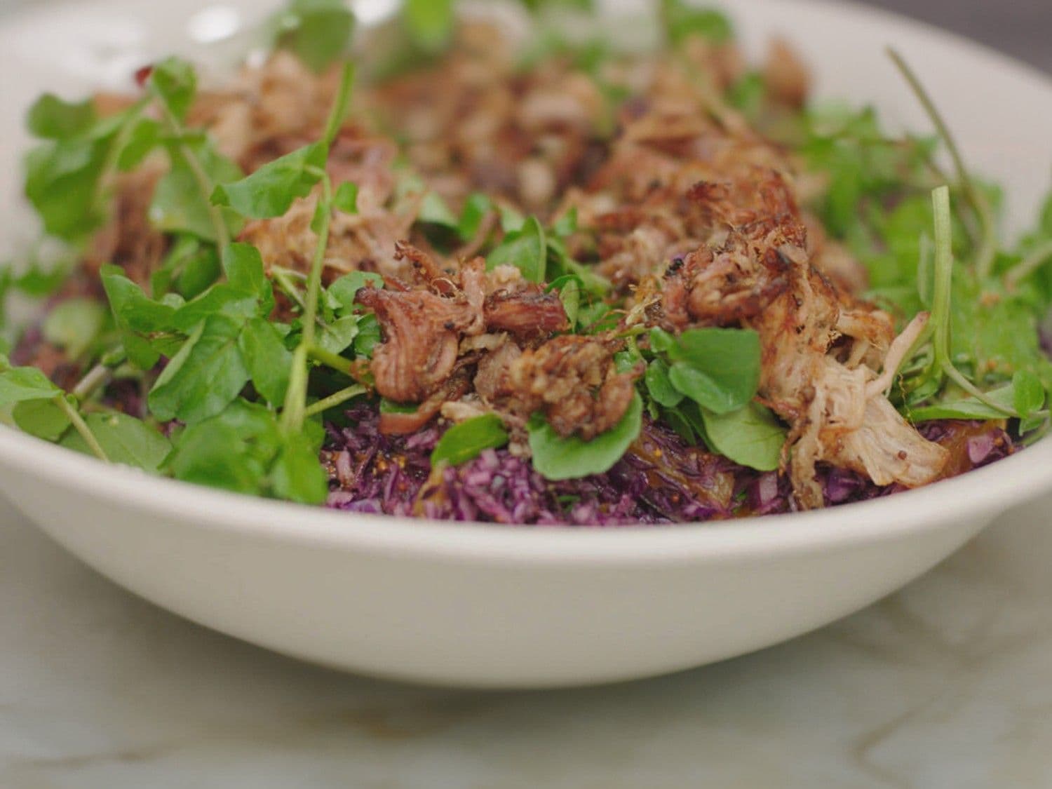 Winterse salade met spek en rodekool