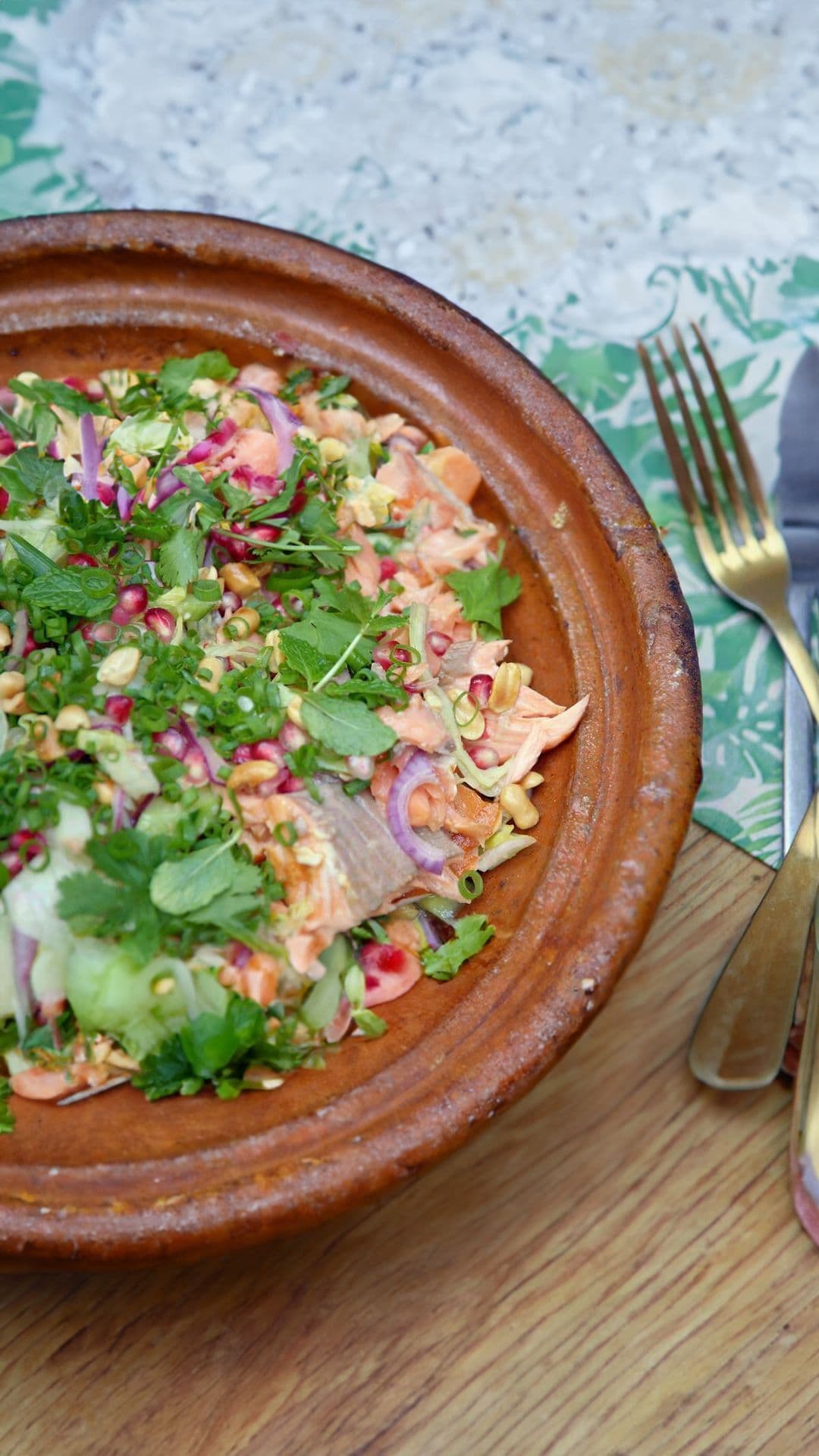 Pulled zalm met granaatappelsalade en Thaise vinaigrette